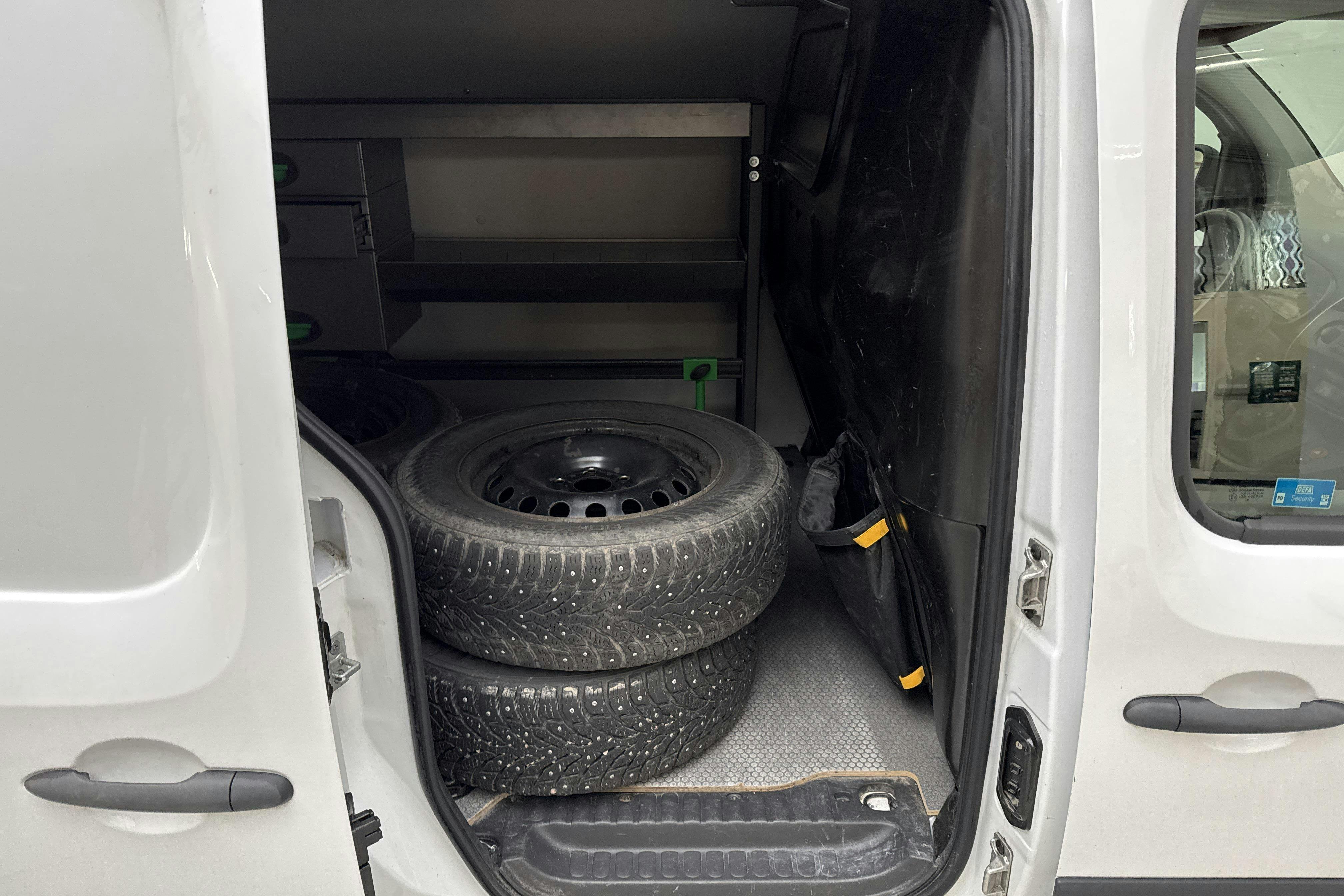 Vehicle Image 6
