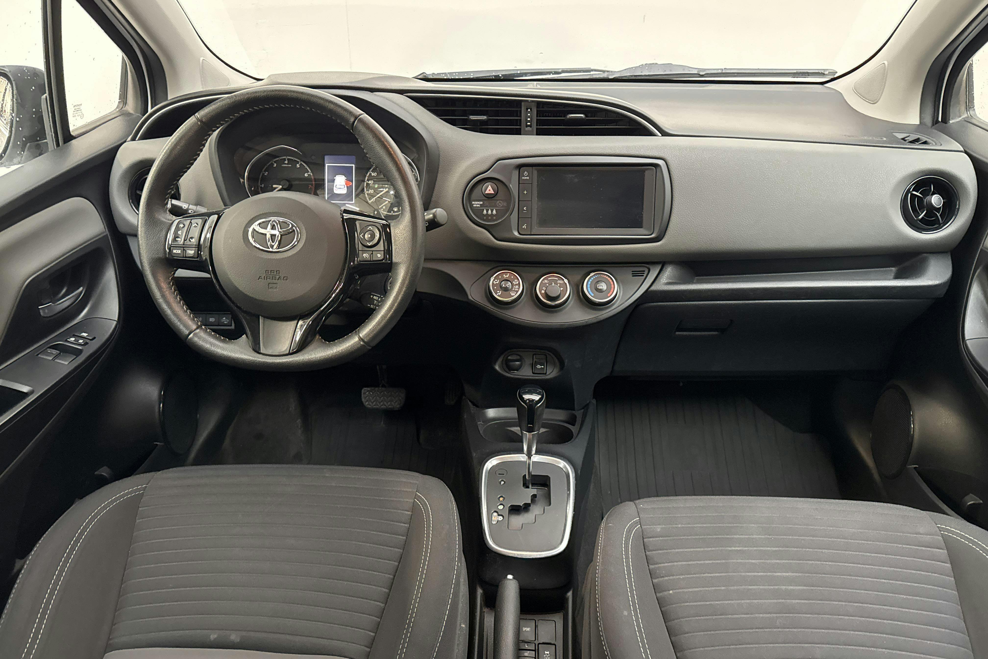 Vehicle Image 6