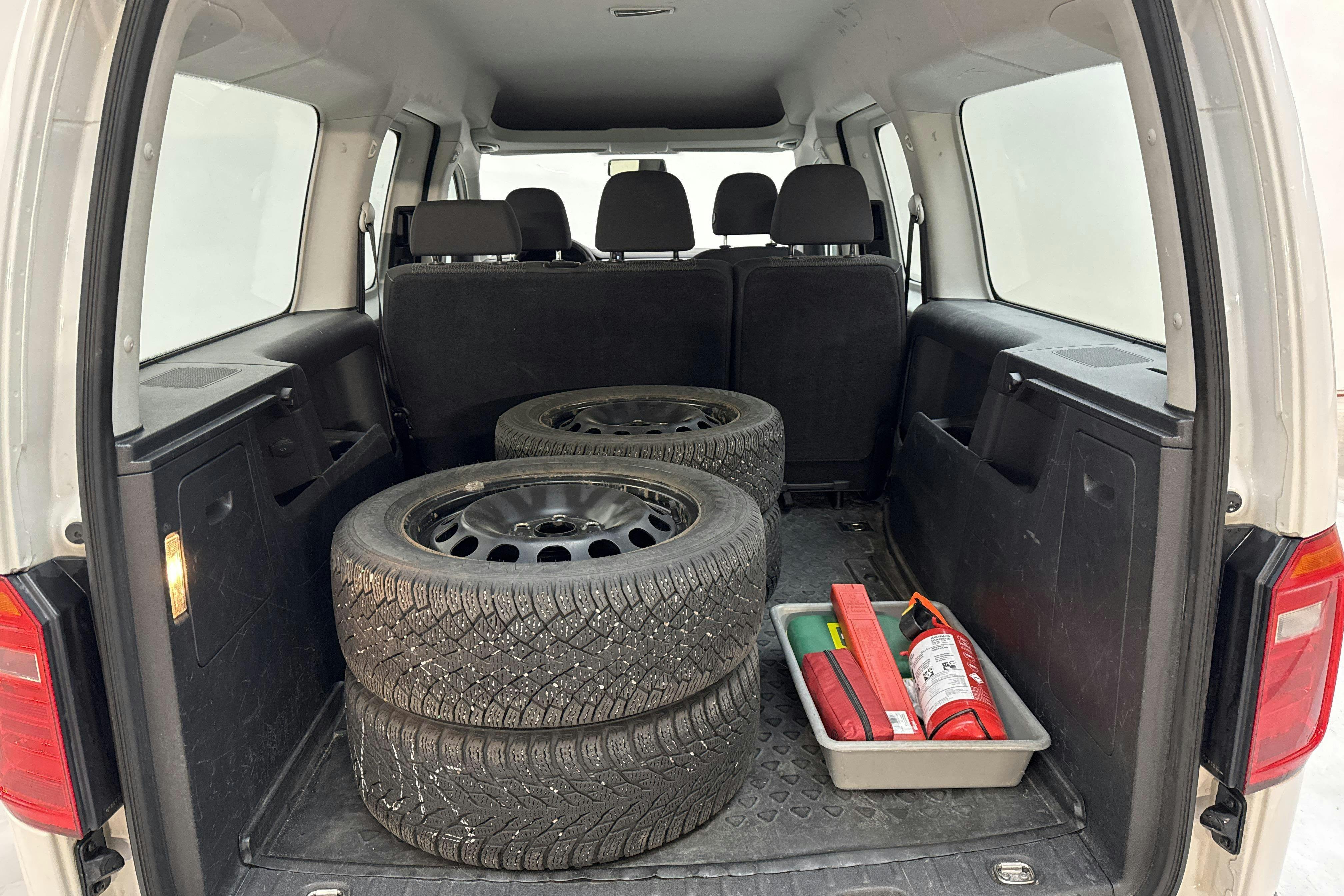 Vehicle Image 8