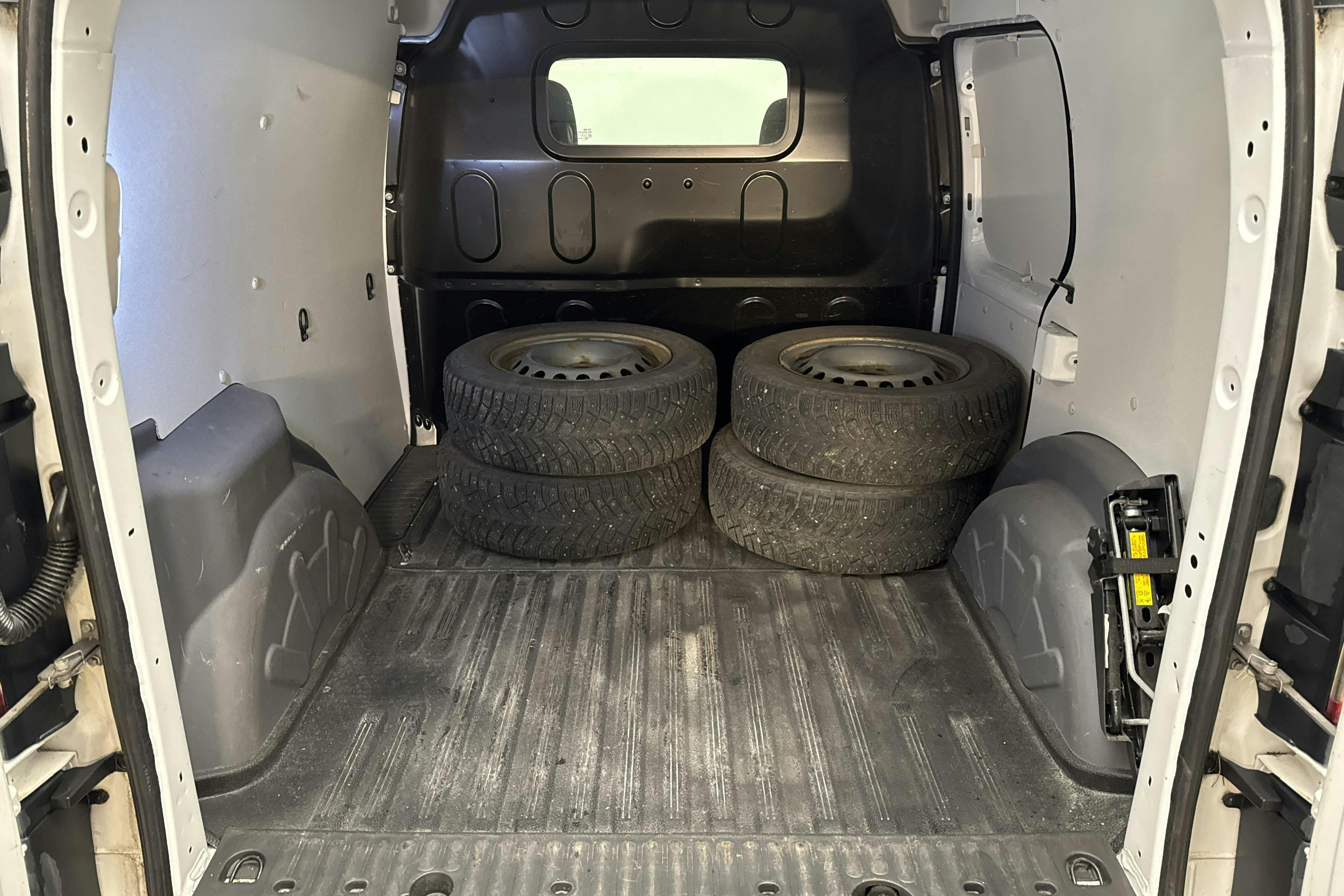 Vehicle Image 8