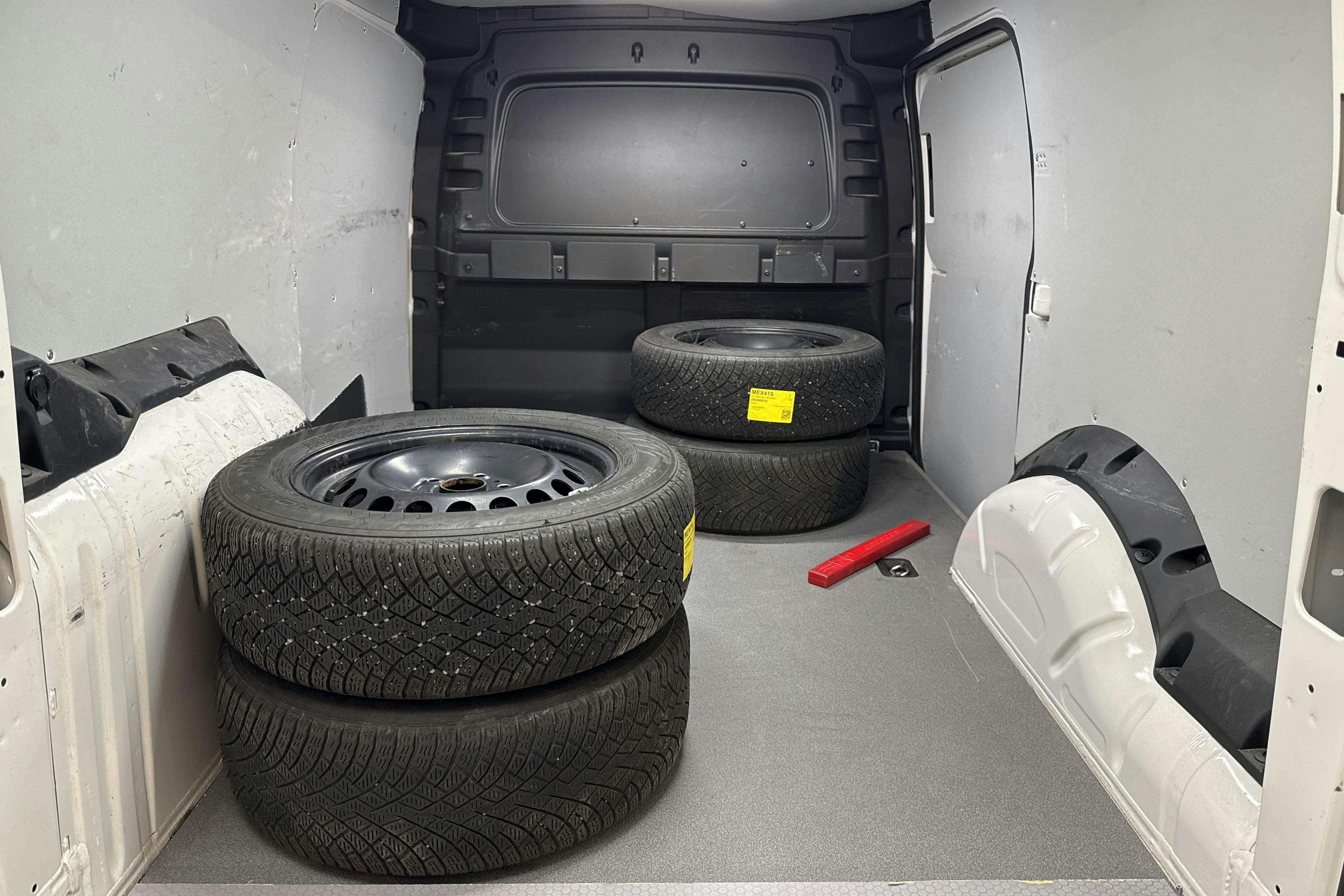 Vehicle Image 8