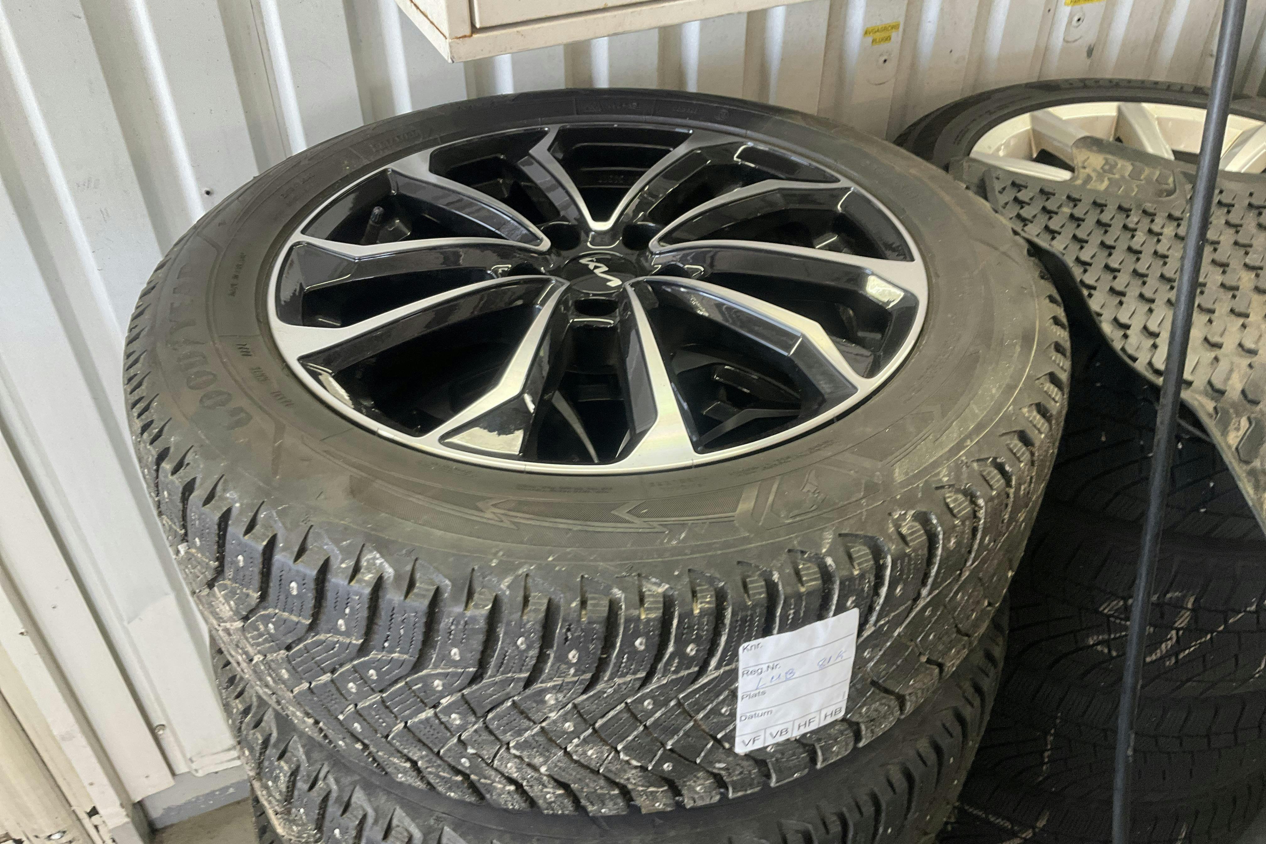 Vehicle Image 11