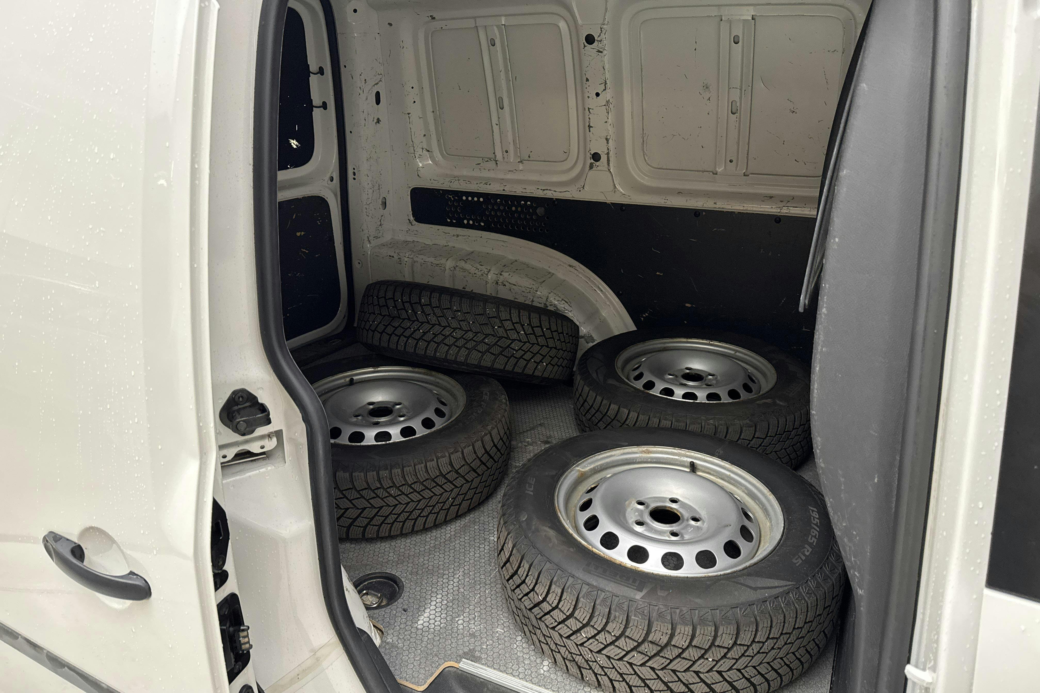 Vehicle Image 8