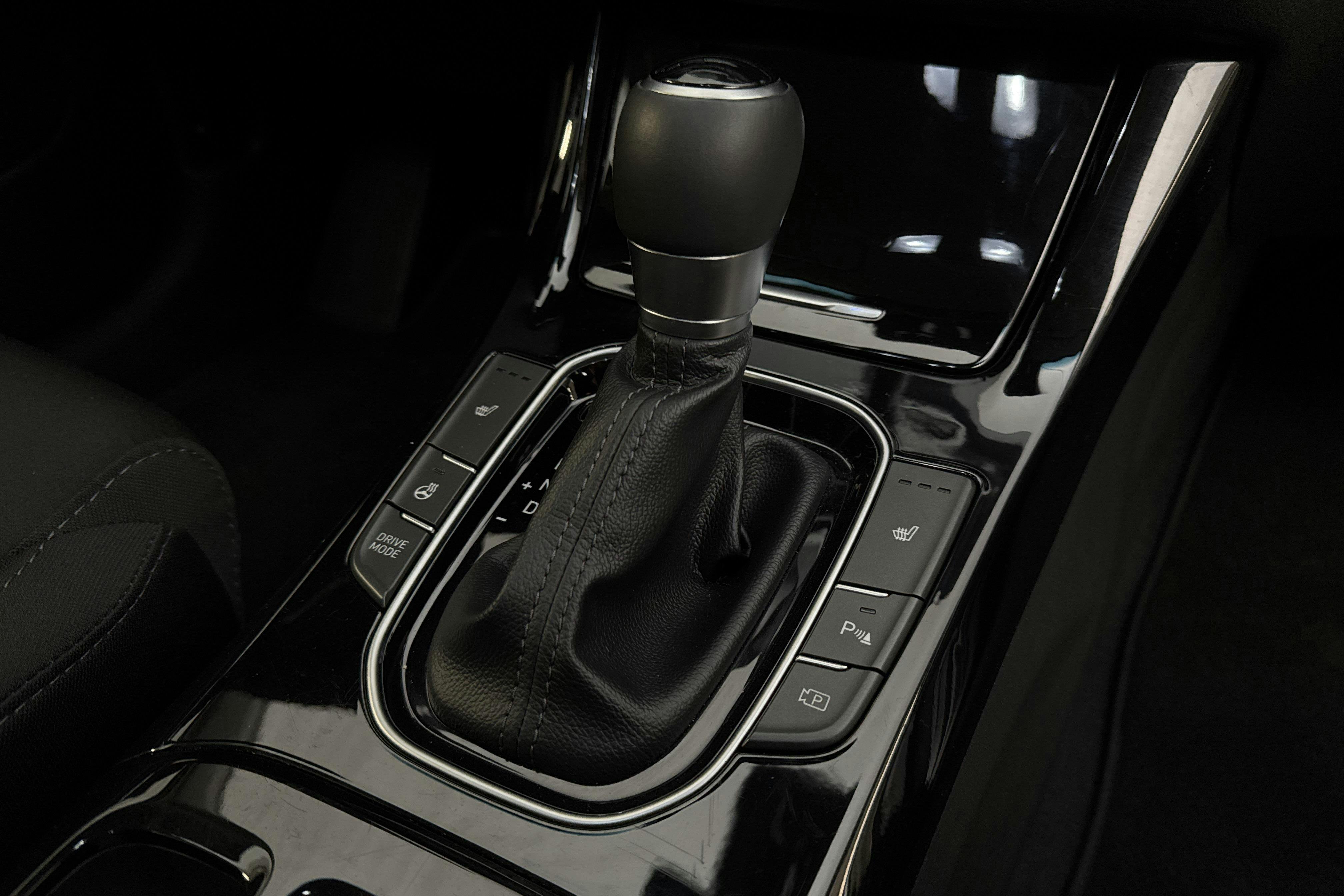 Vehicle Image 15