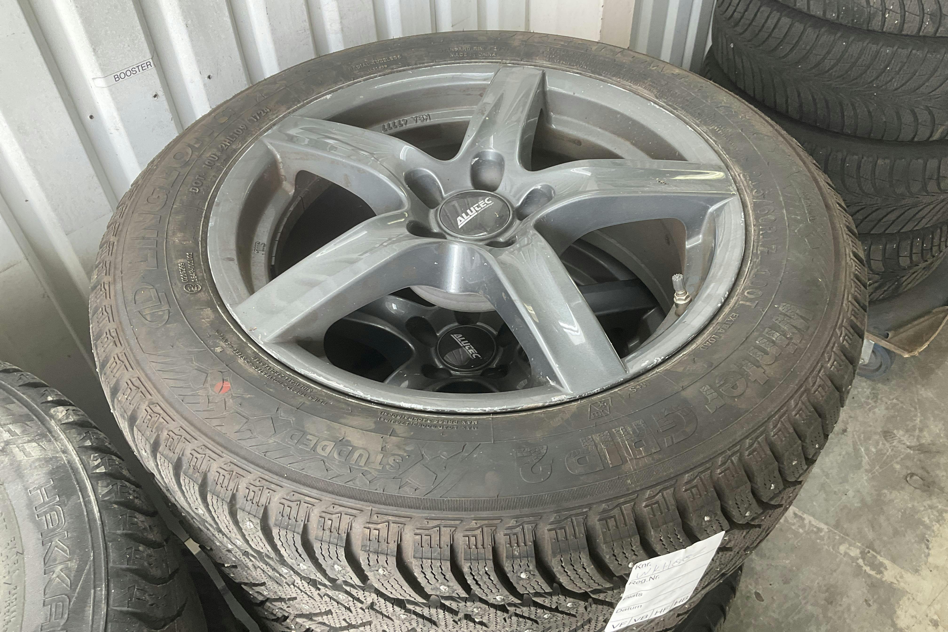 Vehicle Image 12
