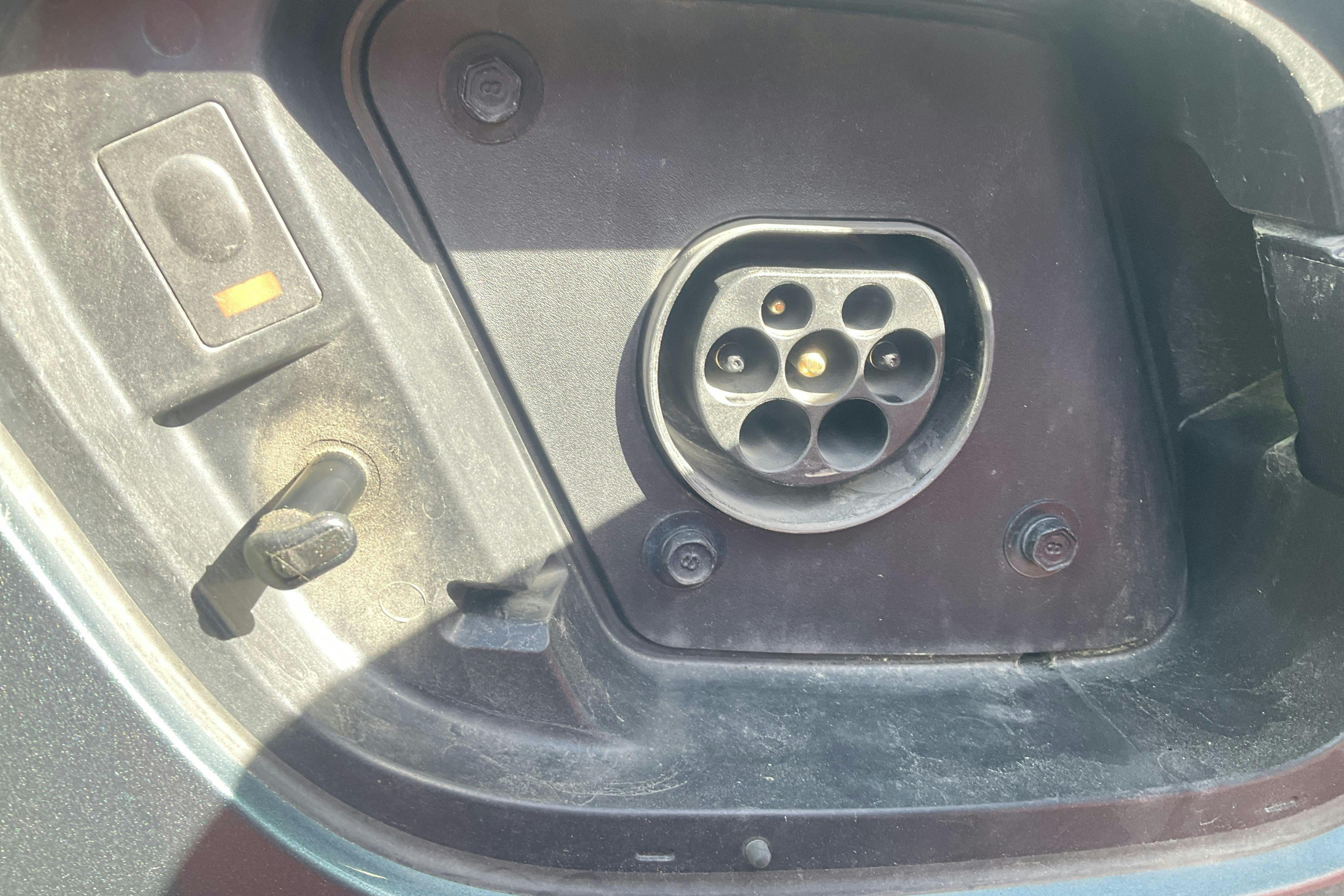 Vehicle Image 13