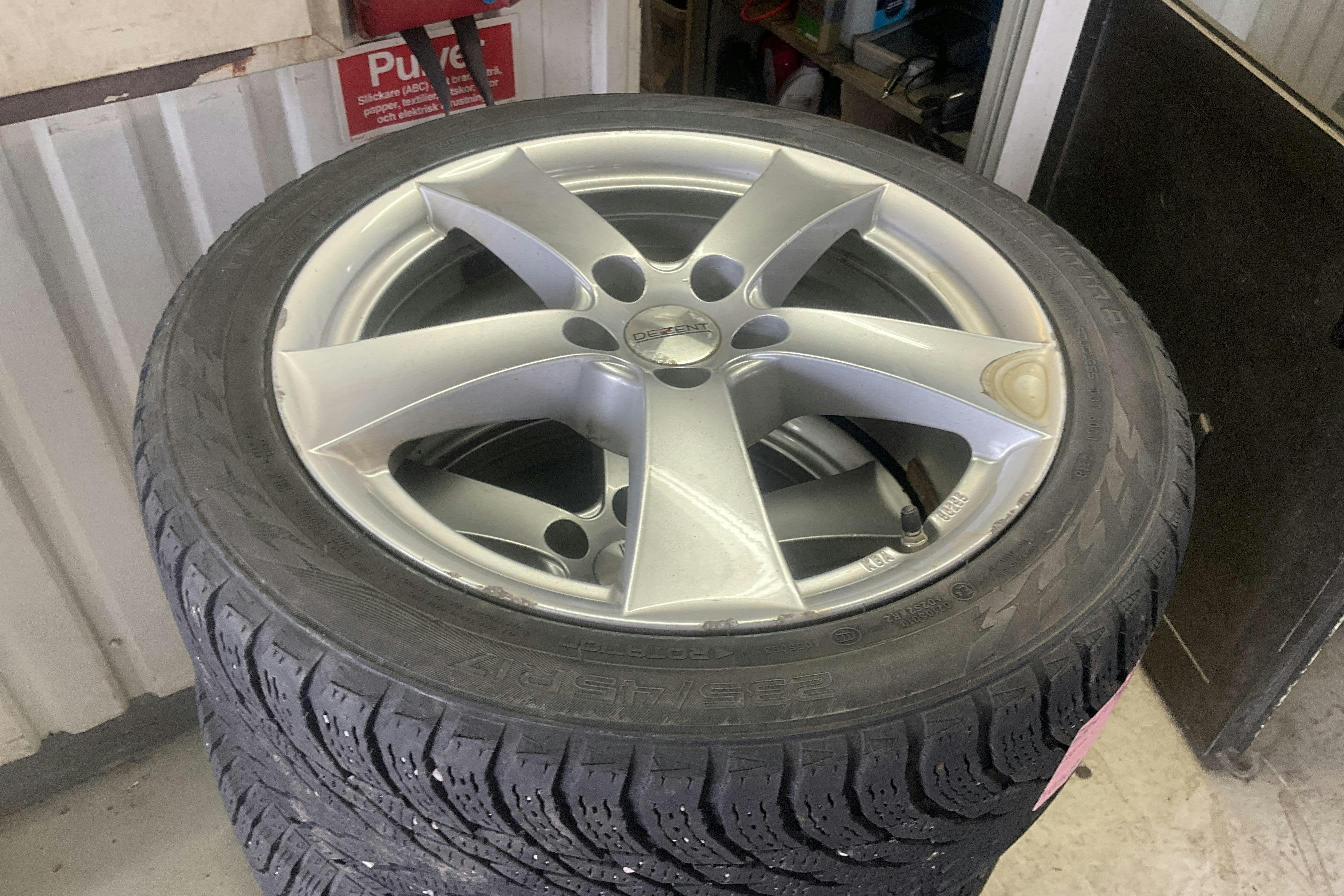 Vehicle Image 16