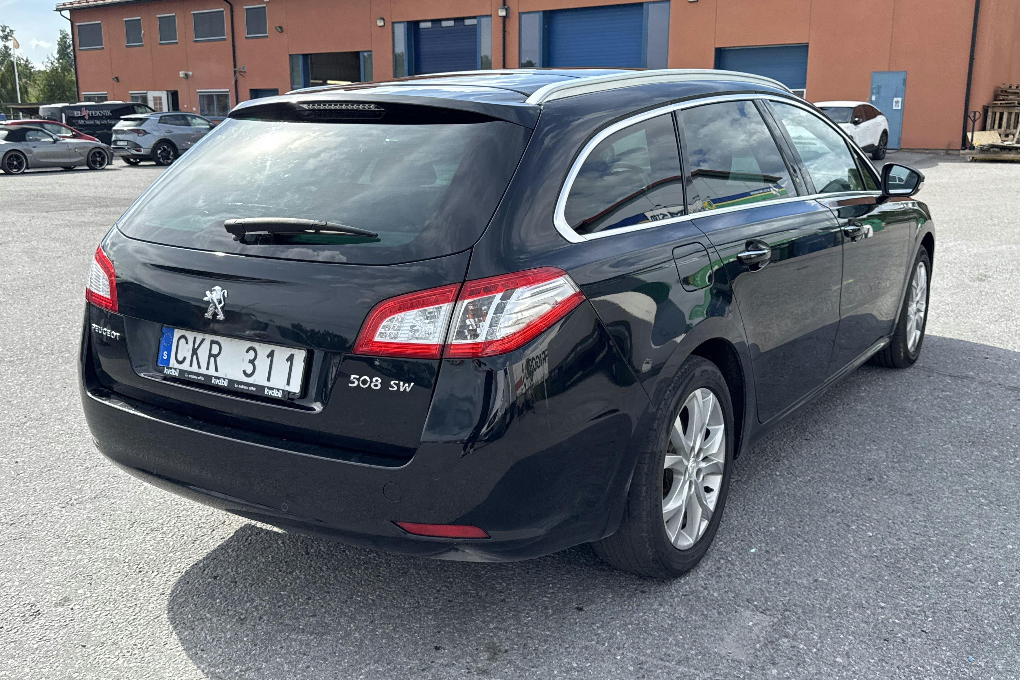 Vehicle Image 4