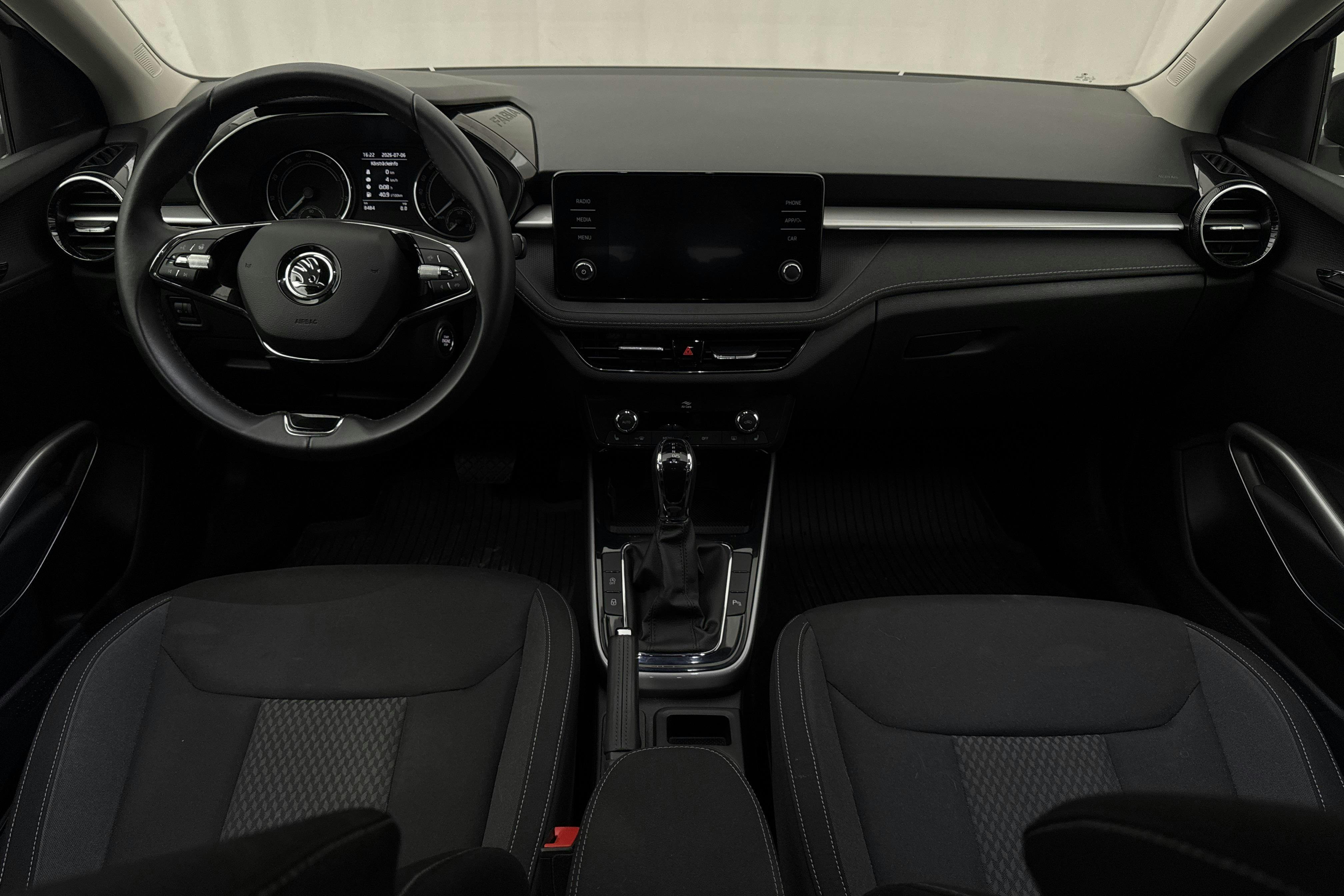 Vehicle Image 6