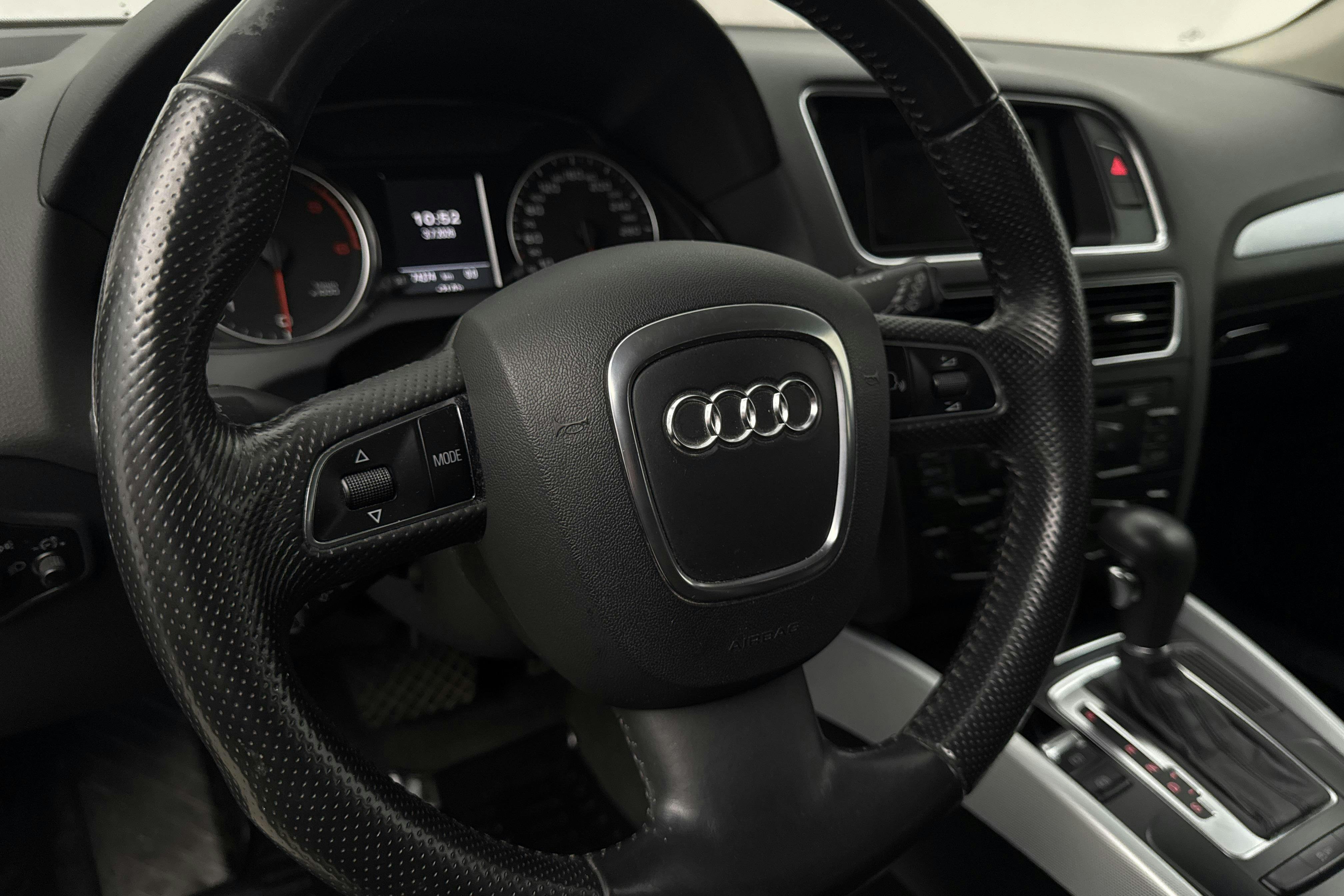 Vehicle Image 12