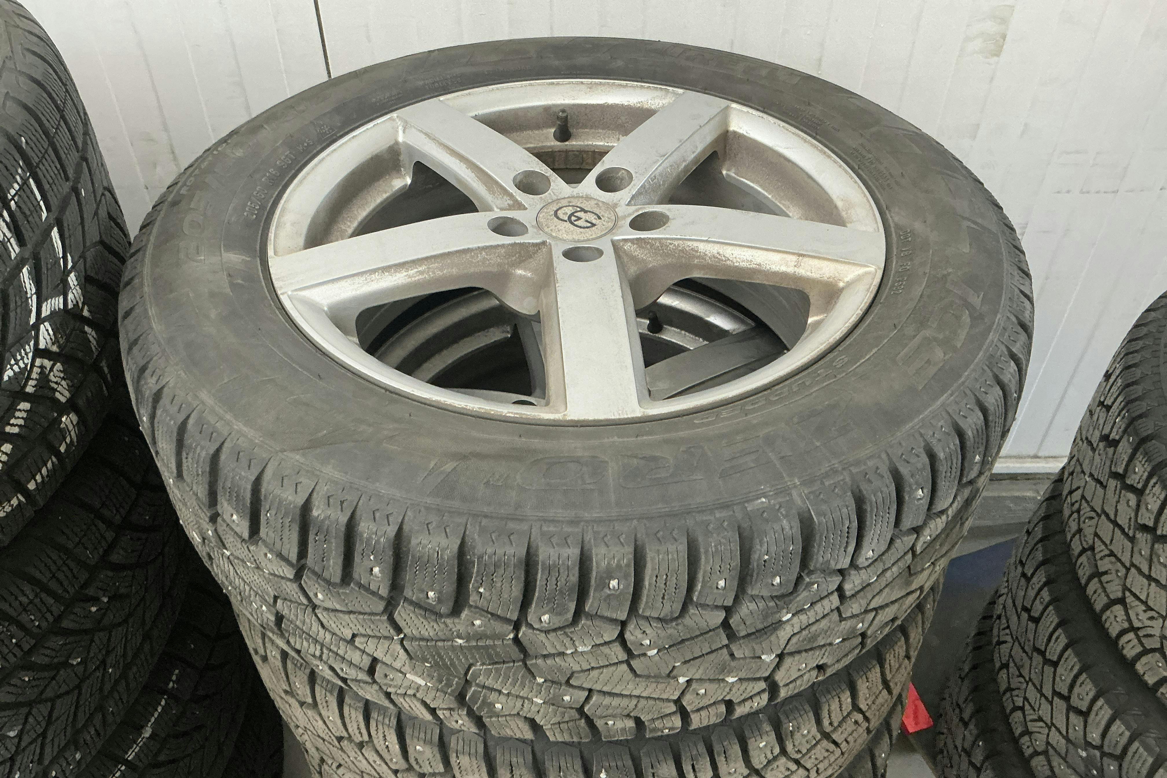 Vehicle Image 12