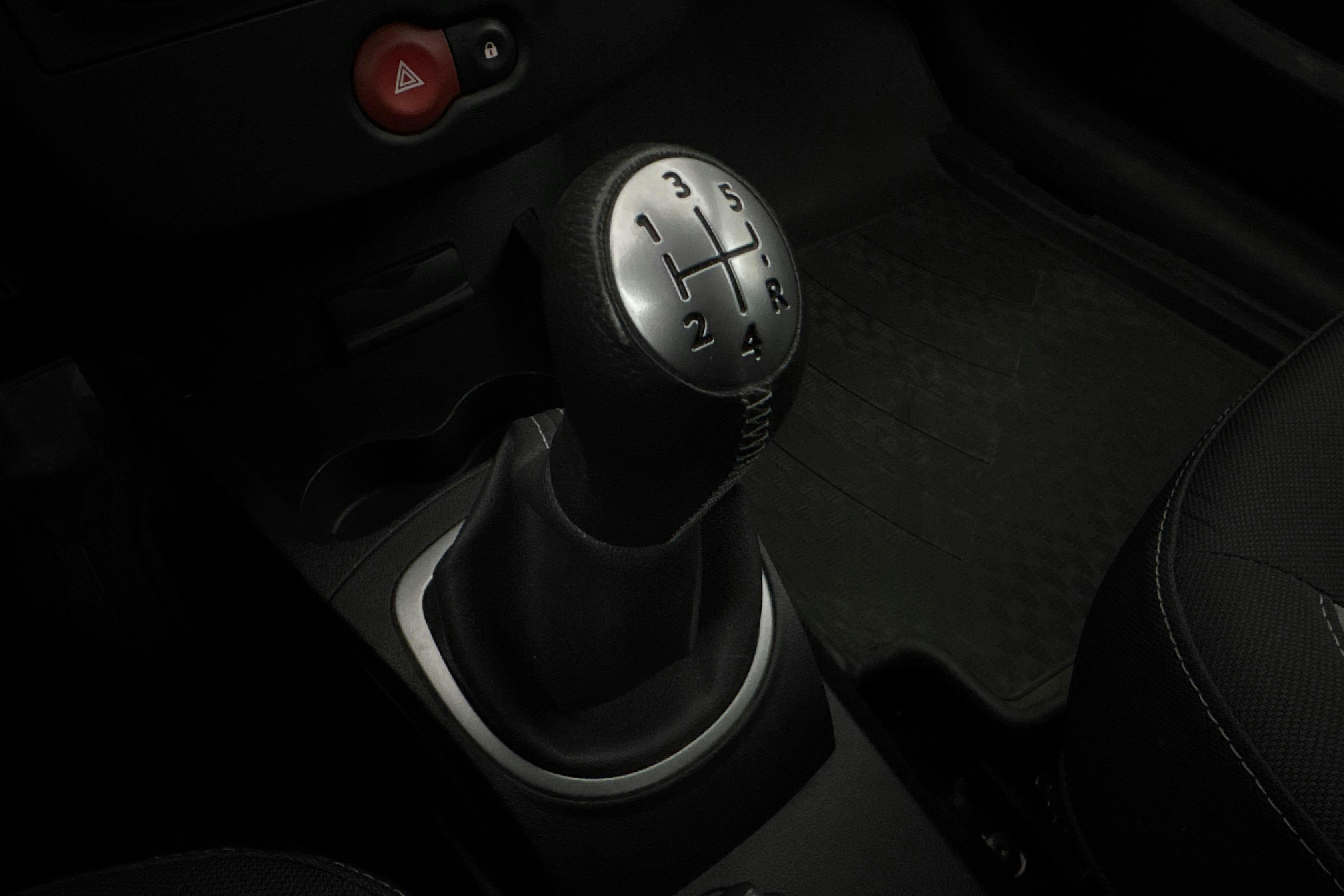Vehicle Image 13