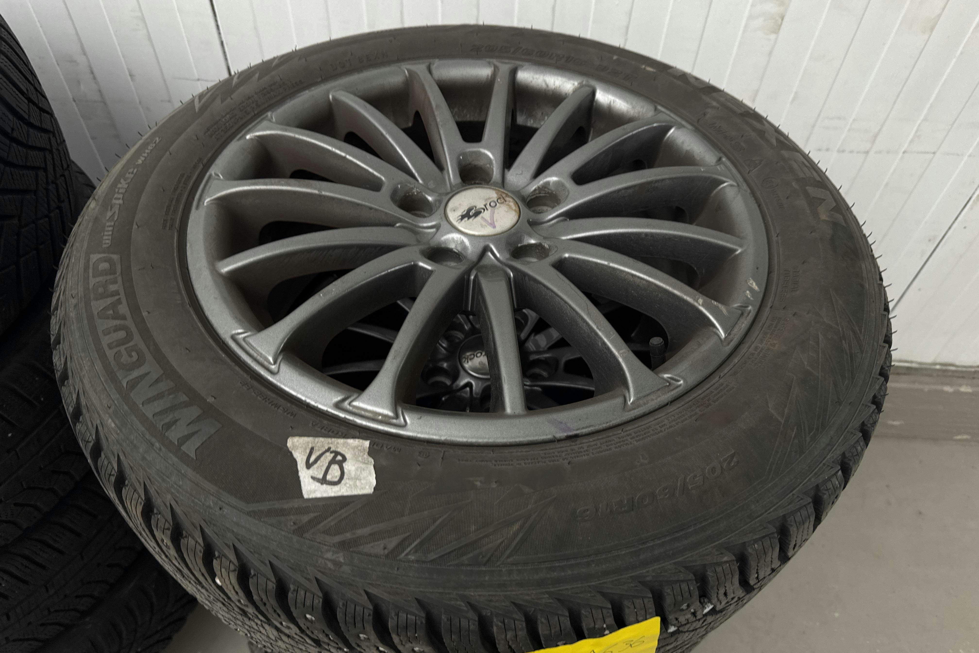Vehicle Image 14