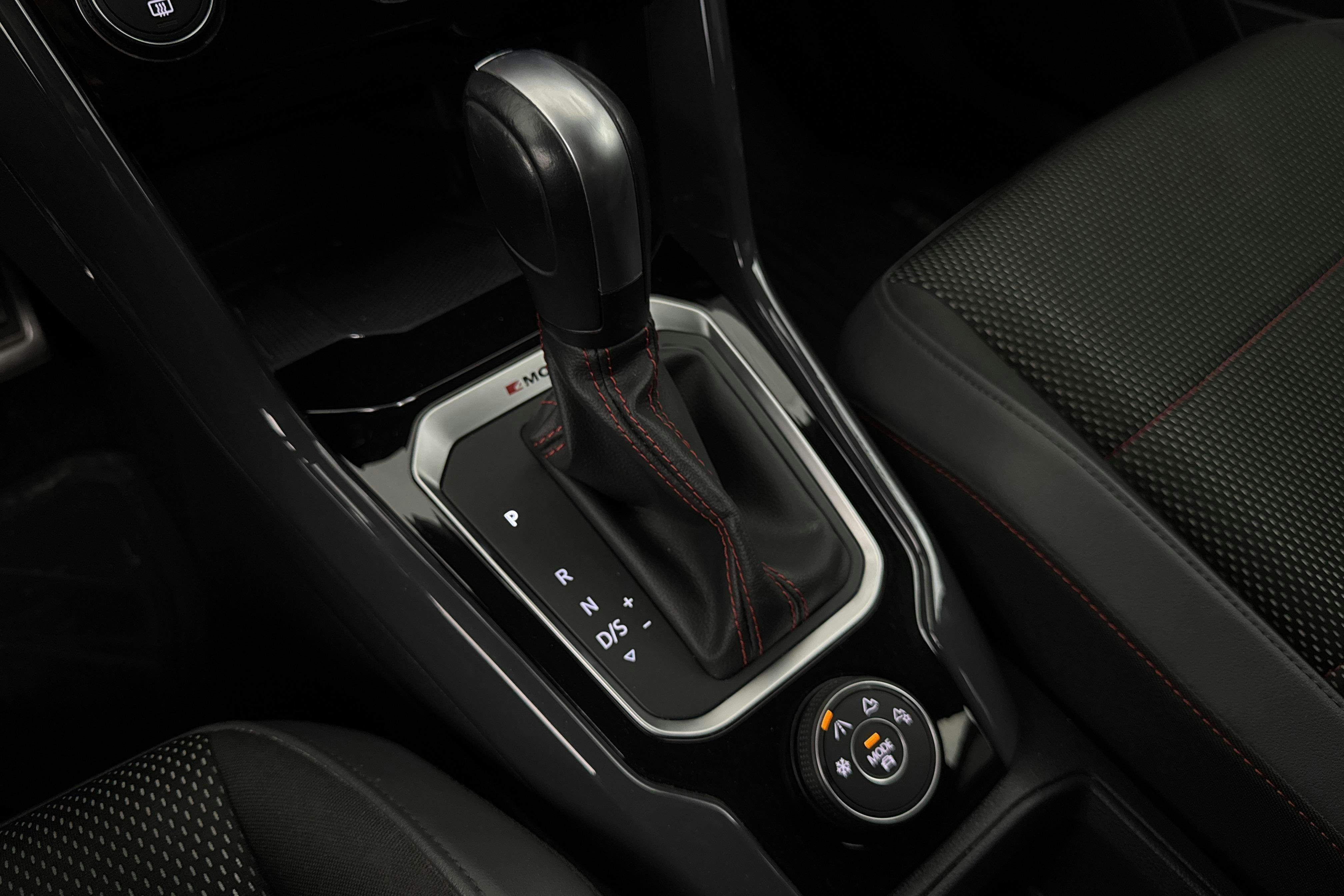 Vehicle Image 16