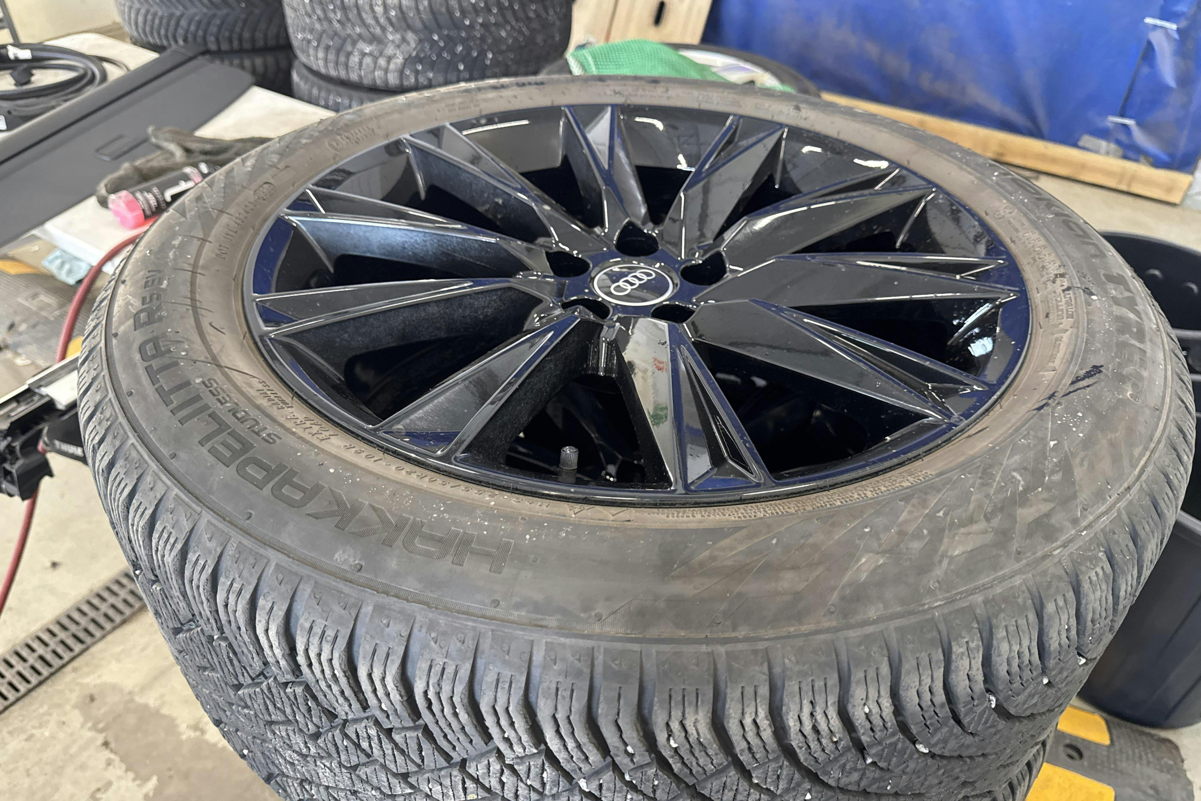 Vehicle Image 21