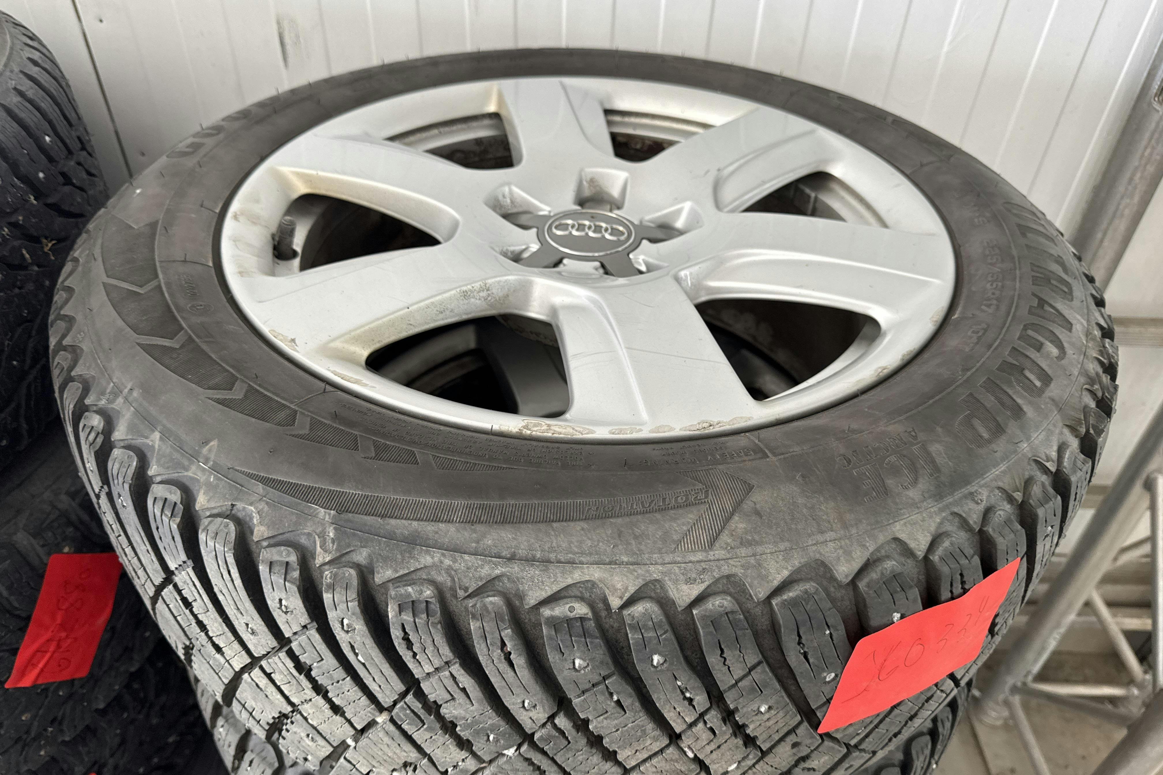 Vehicle Image 16