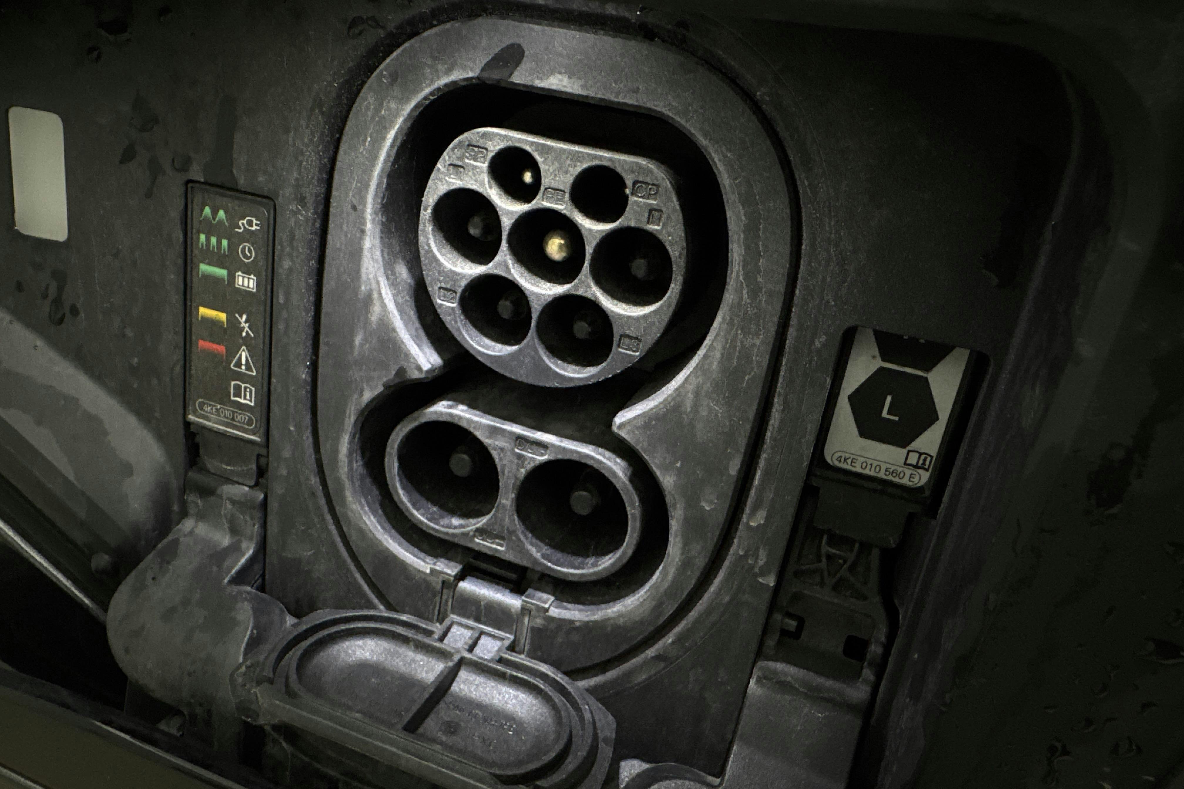 Vehicle Image 24