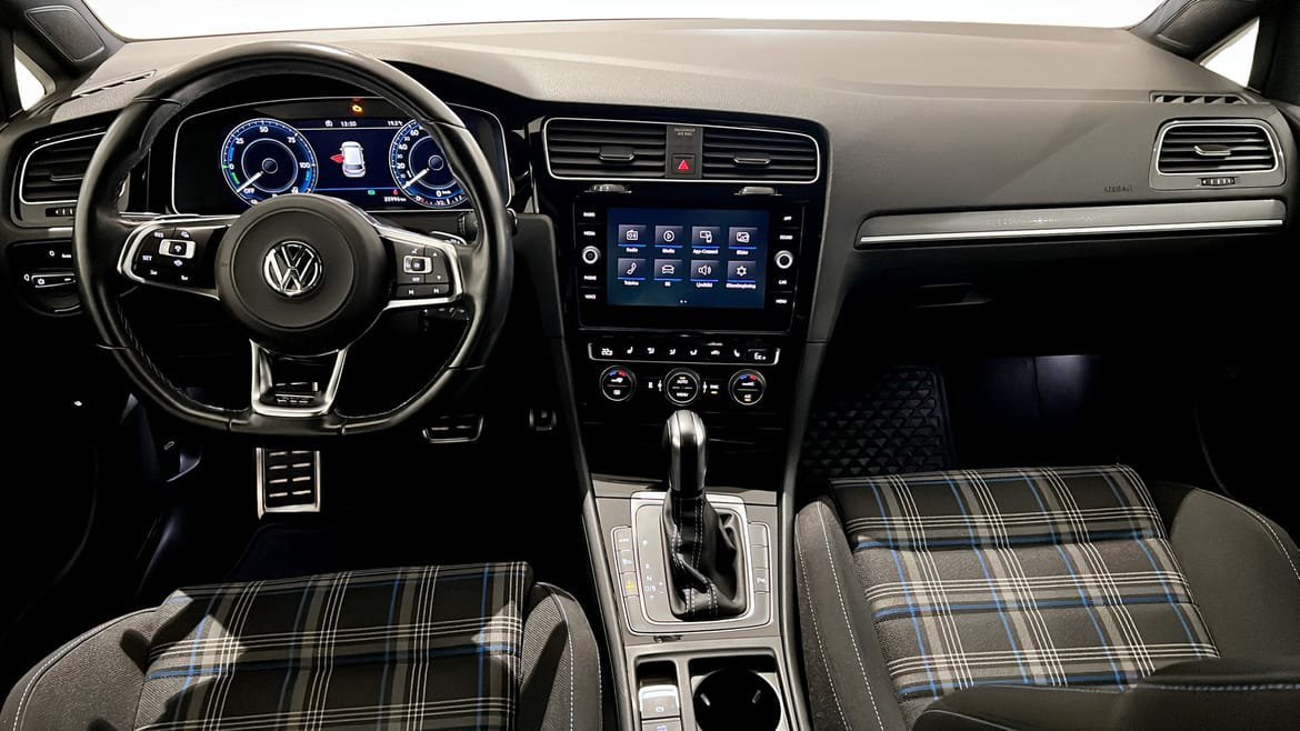 Vehicle Image 10