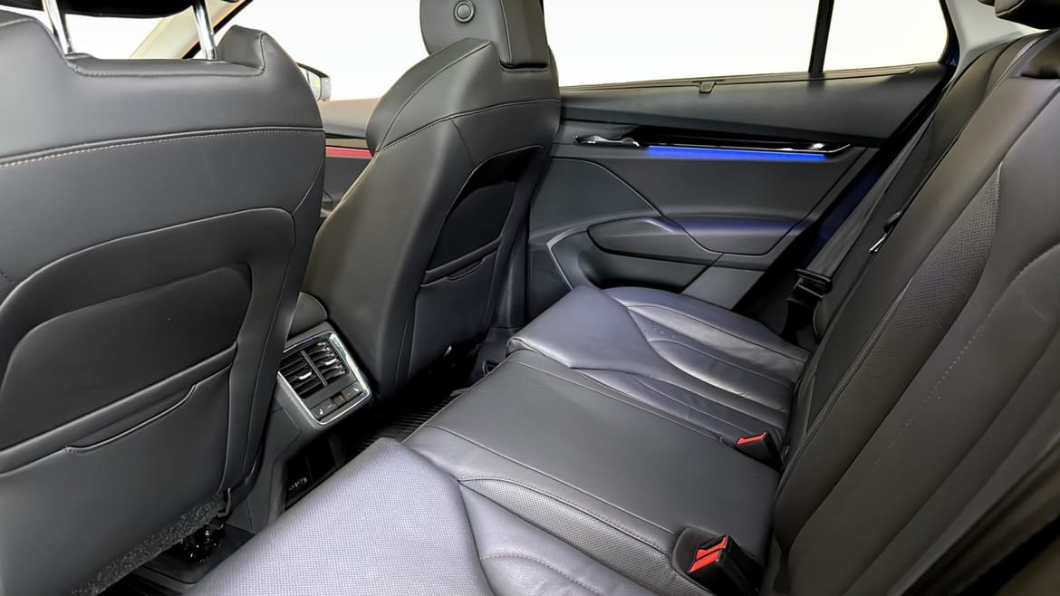 Vehicle Image 13