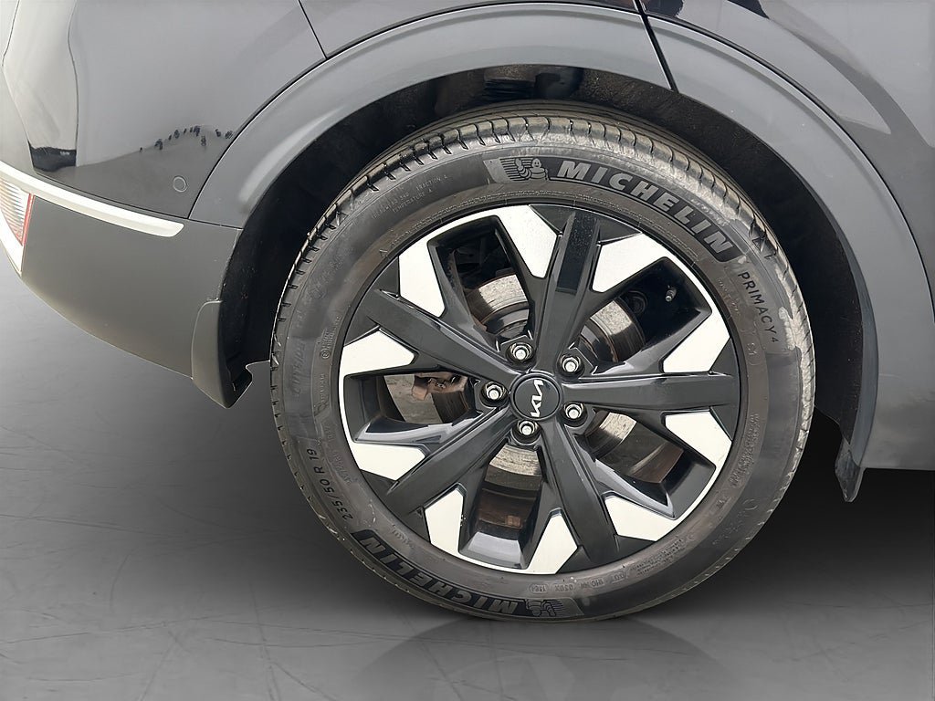 Vehicle Image 33