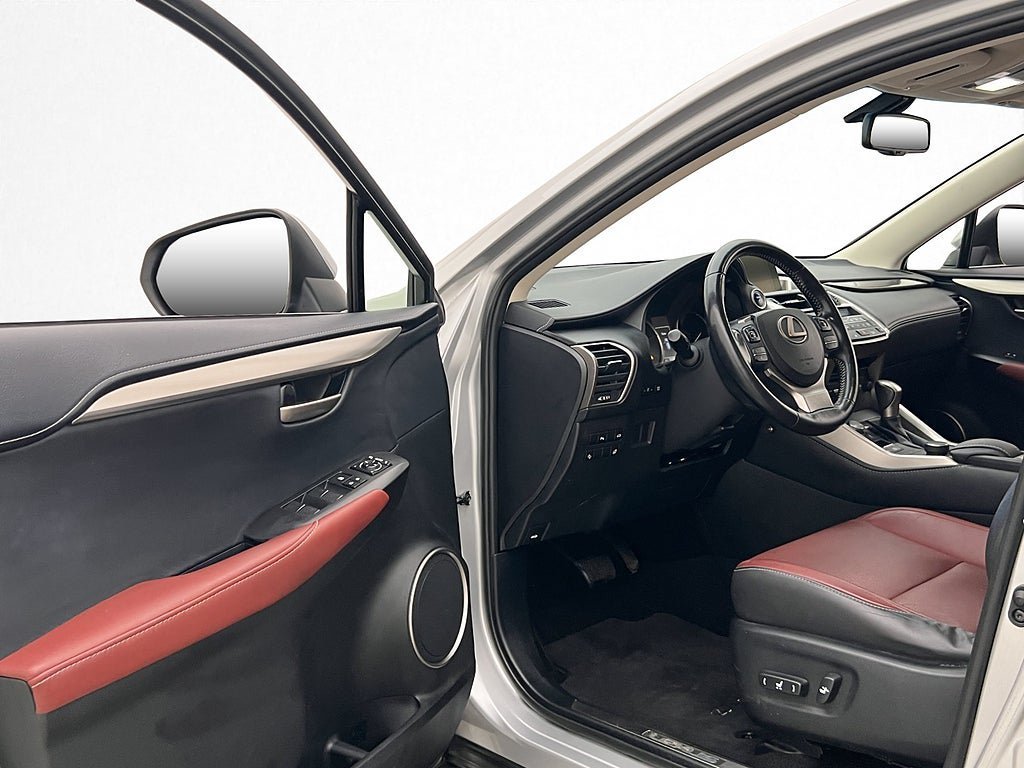 Vehicle Image 10