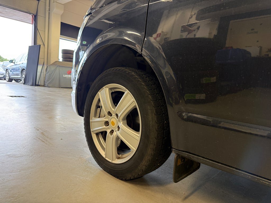 Vehicle Image 9
