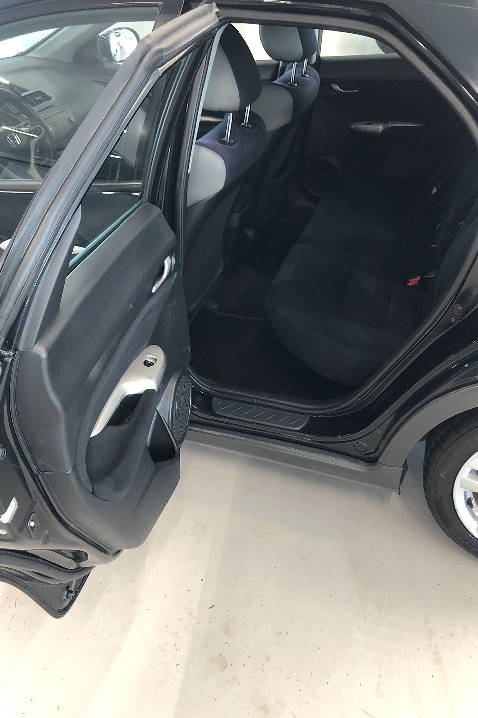 Vehicle Image 9
