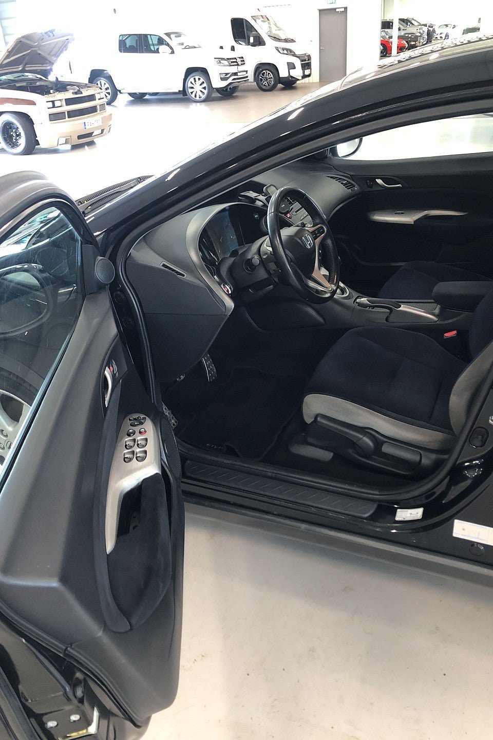 Vehicle Image 11