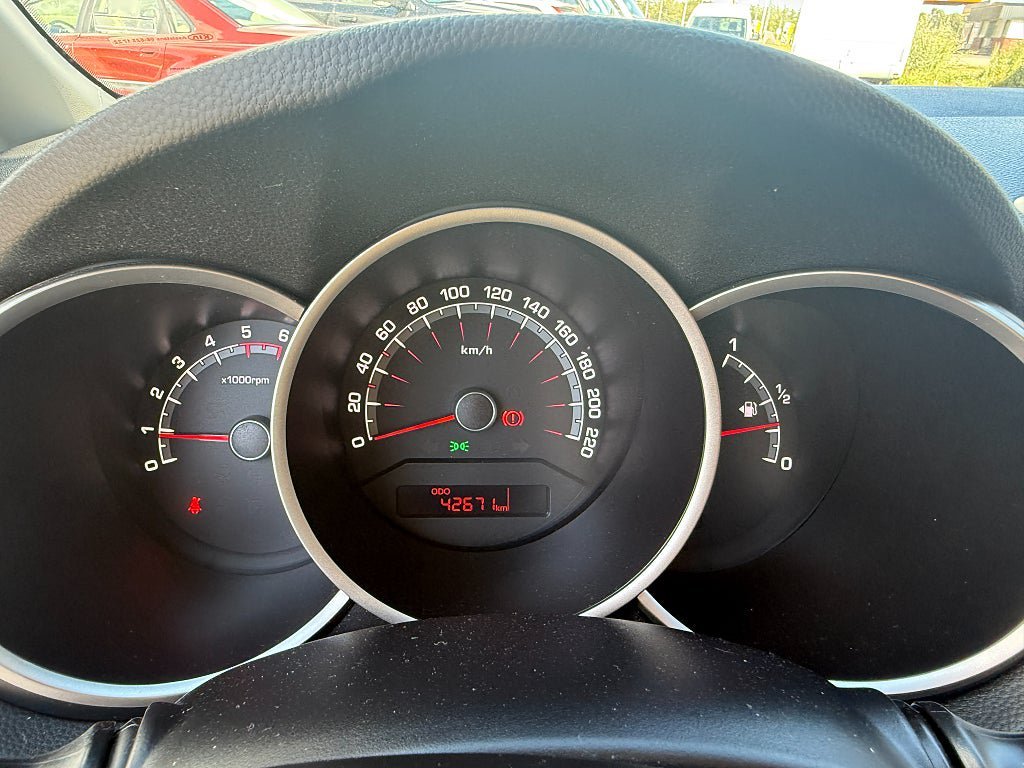 Vehicle Image 13