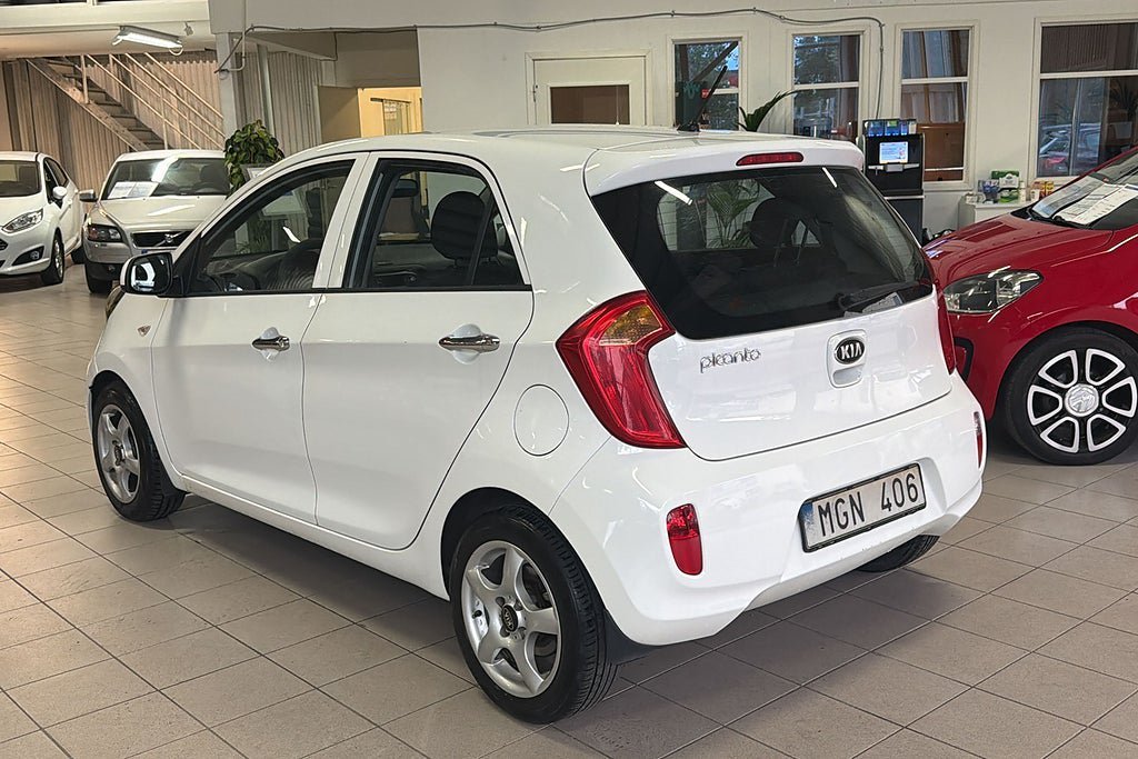 Vehicle Image 8