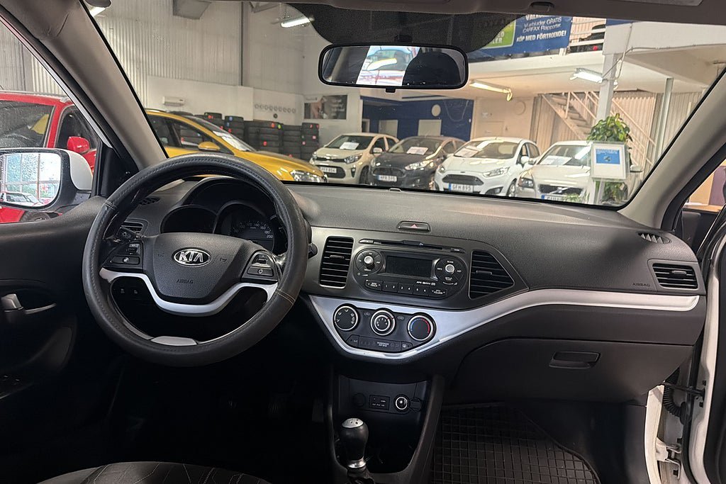 Vehicle Image 12
