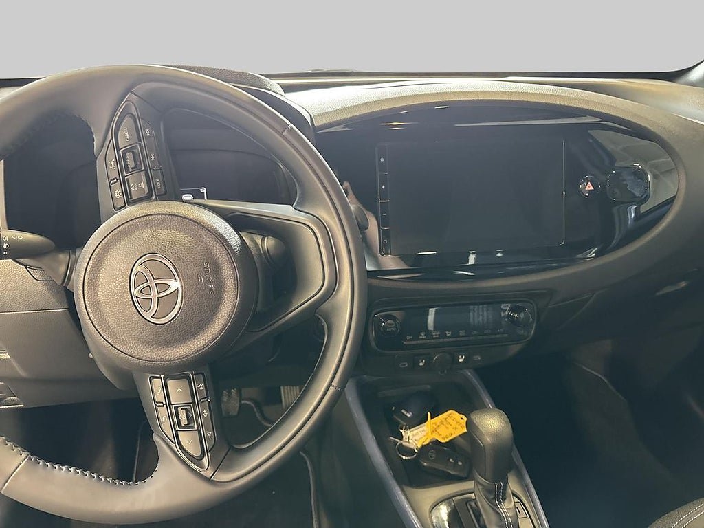 Vehicle Image 12