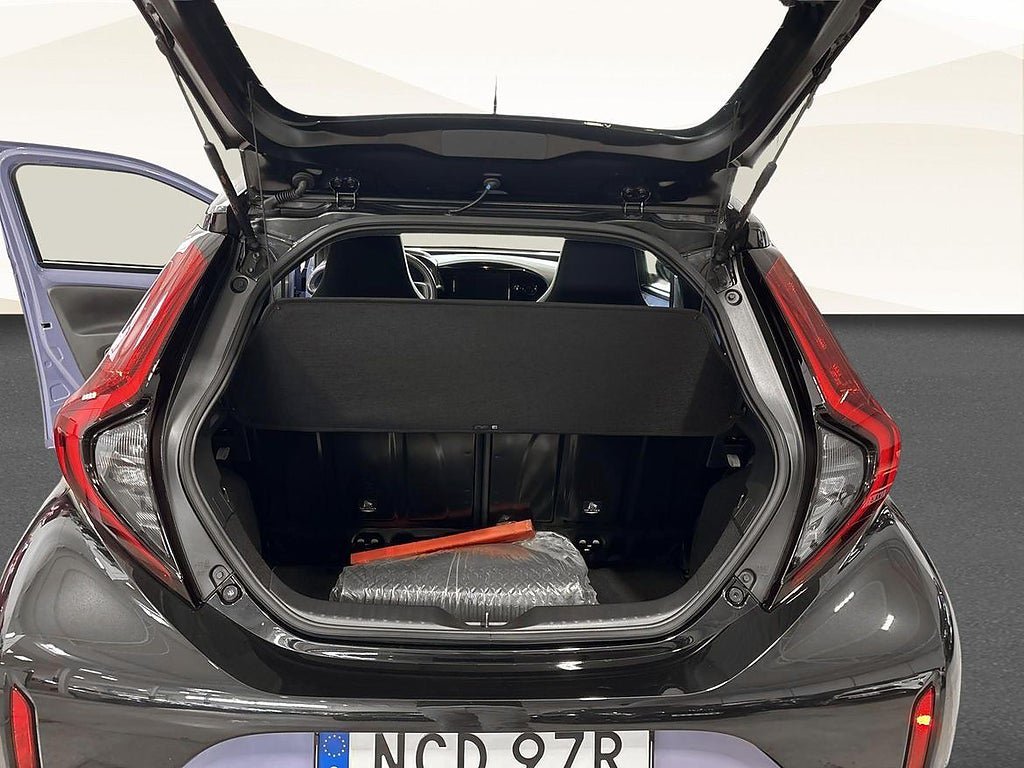 Vehicle Image 13