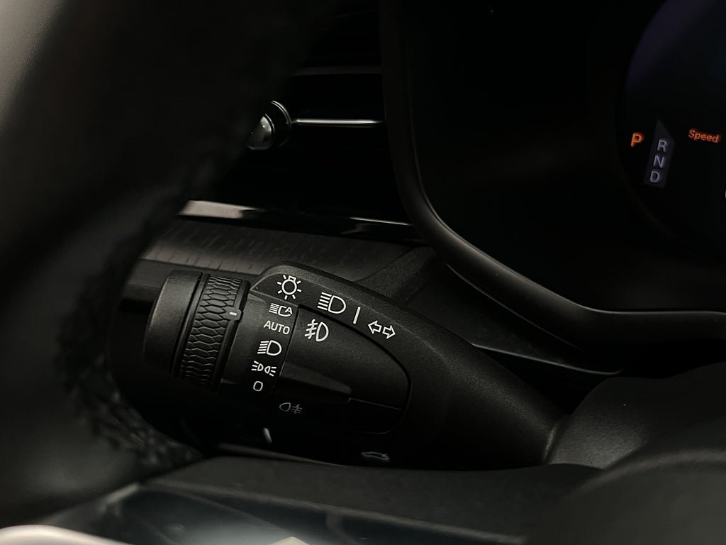 Vehicle Image 32