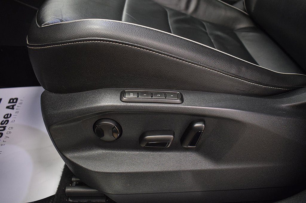 Vehicle Image 24
