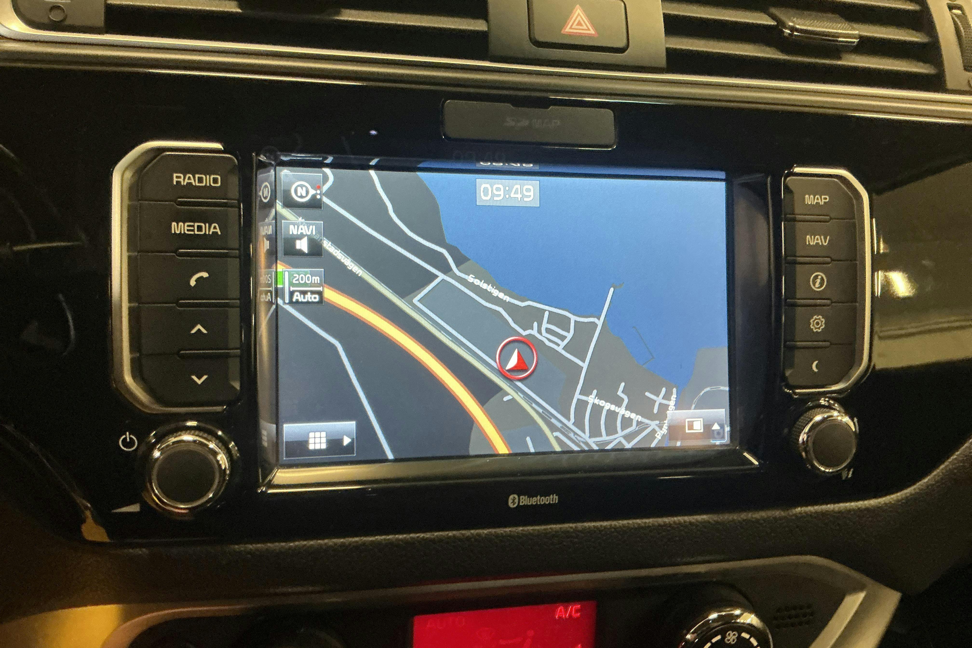 Vehicle Image 12