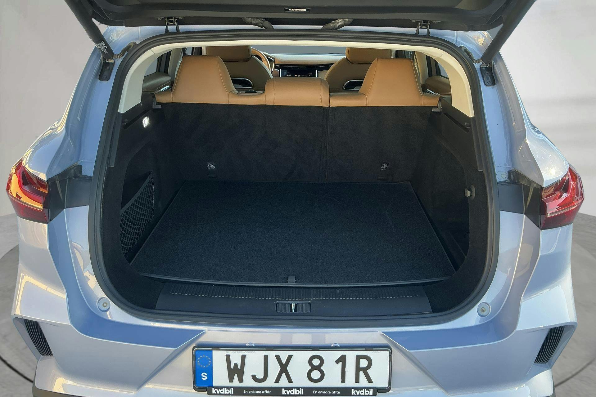 Vehicle Image 9