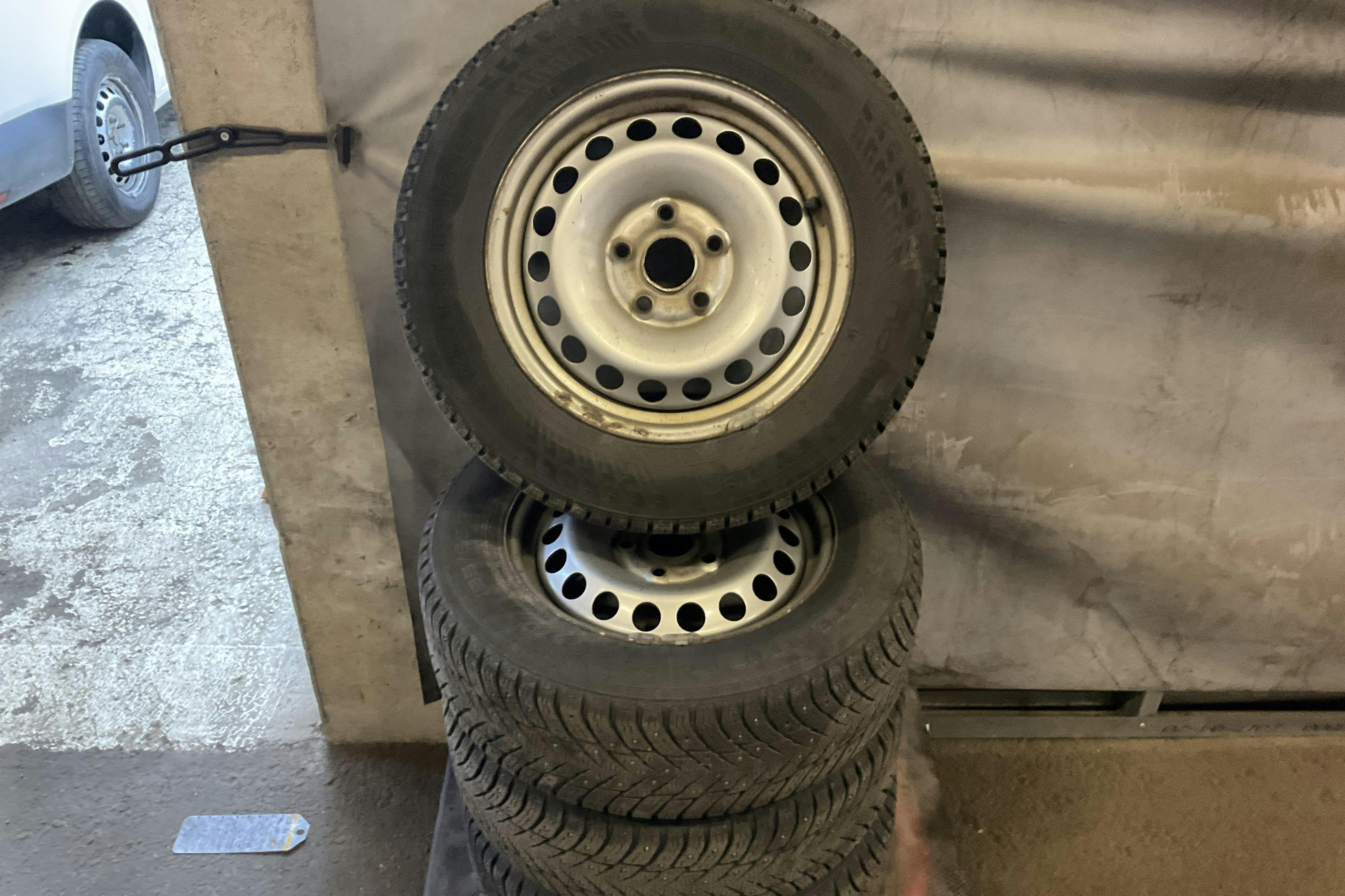 Vehicle Image 13