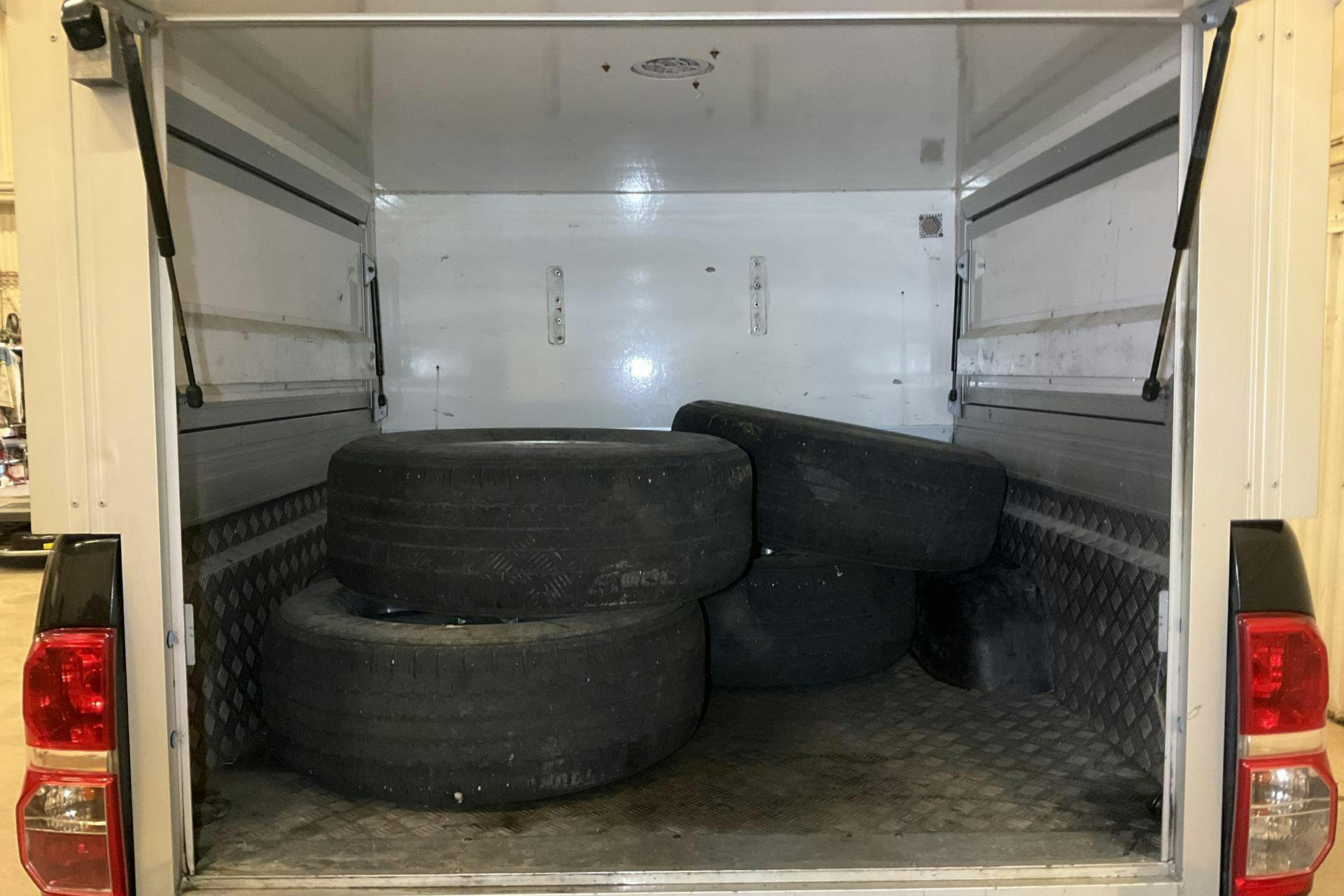 Vehicle Image 9