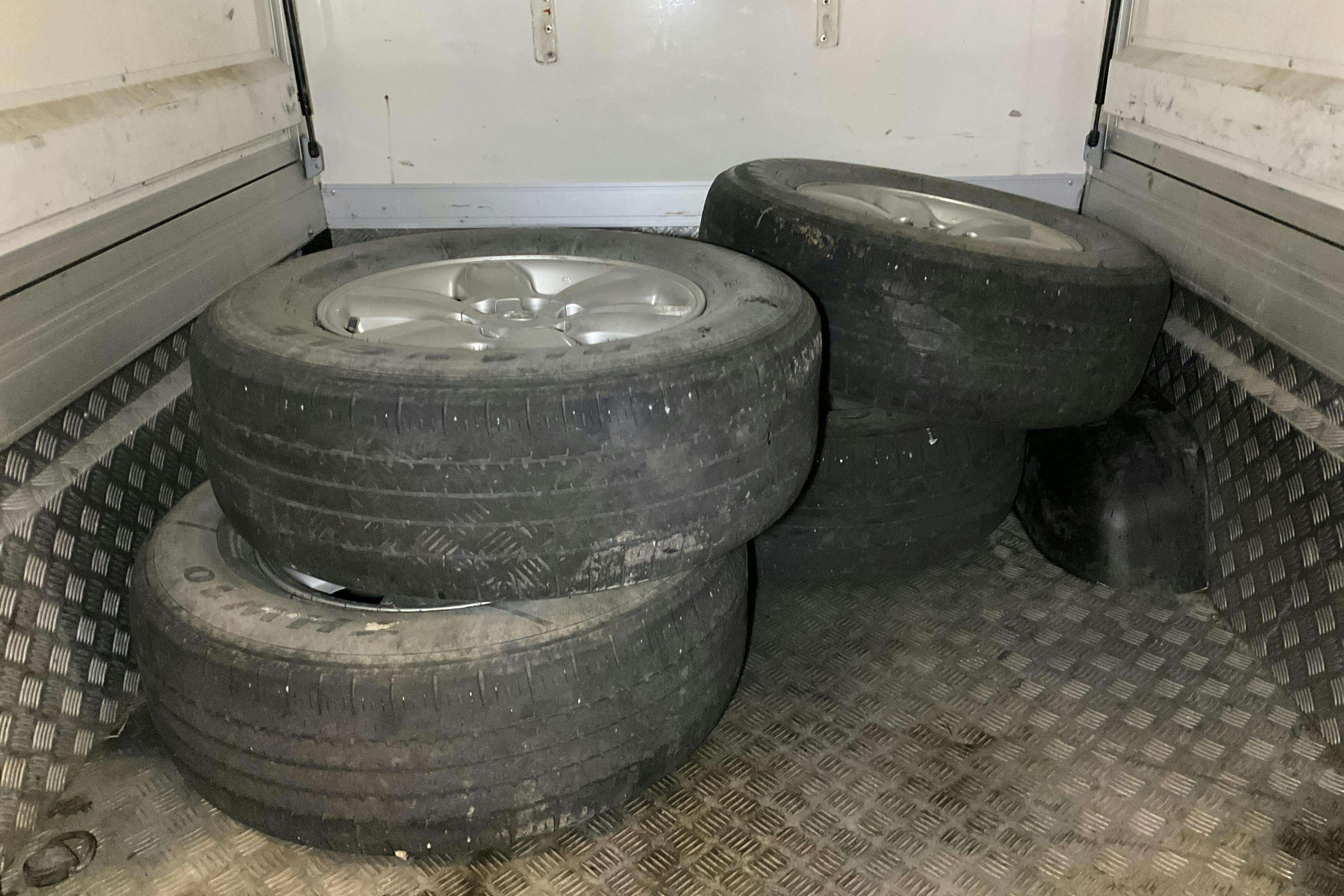 Vehicle Image 16