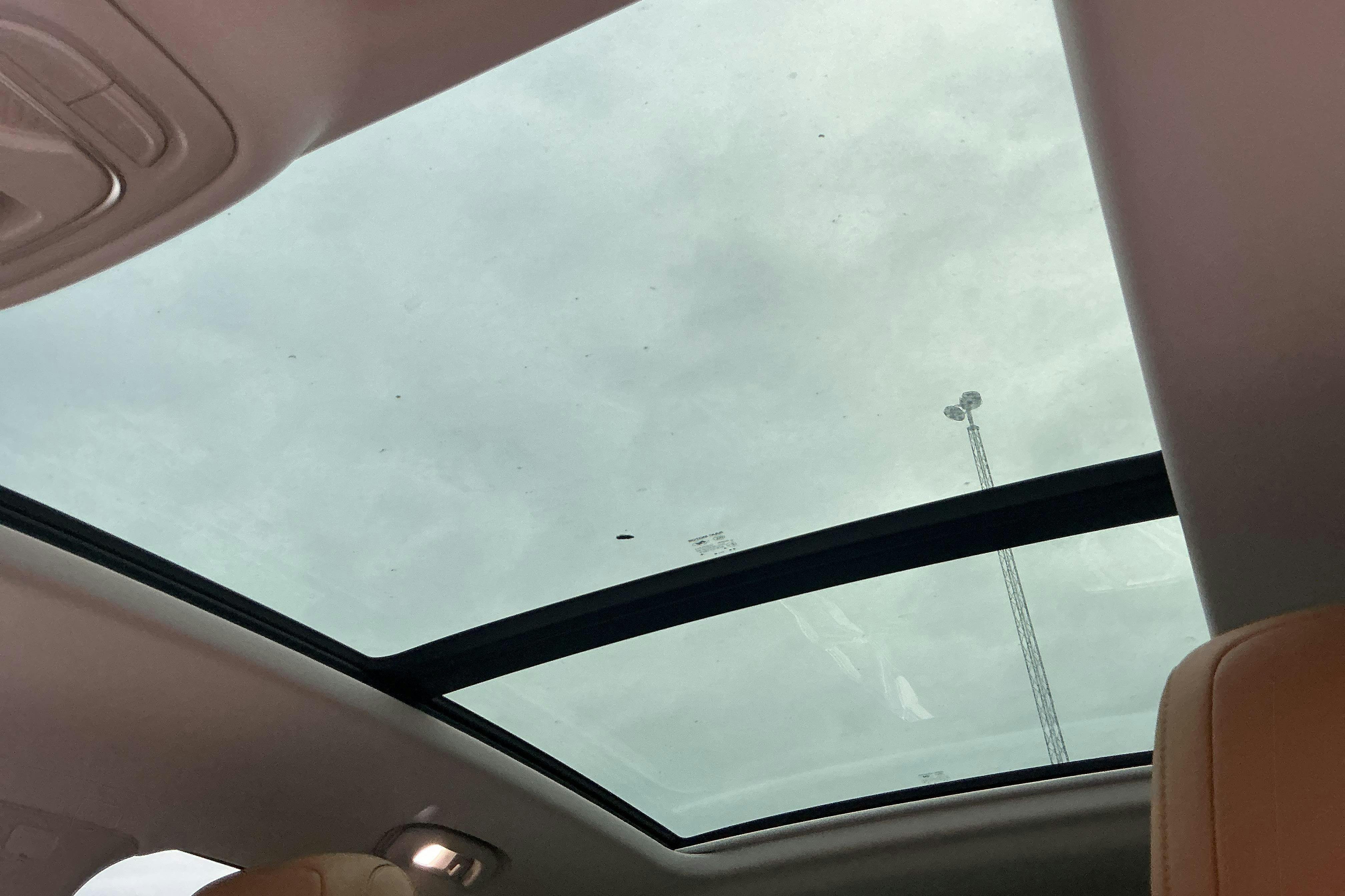 Vehicle Image 16