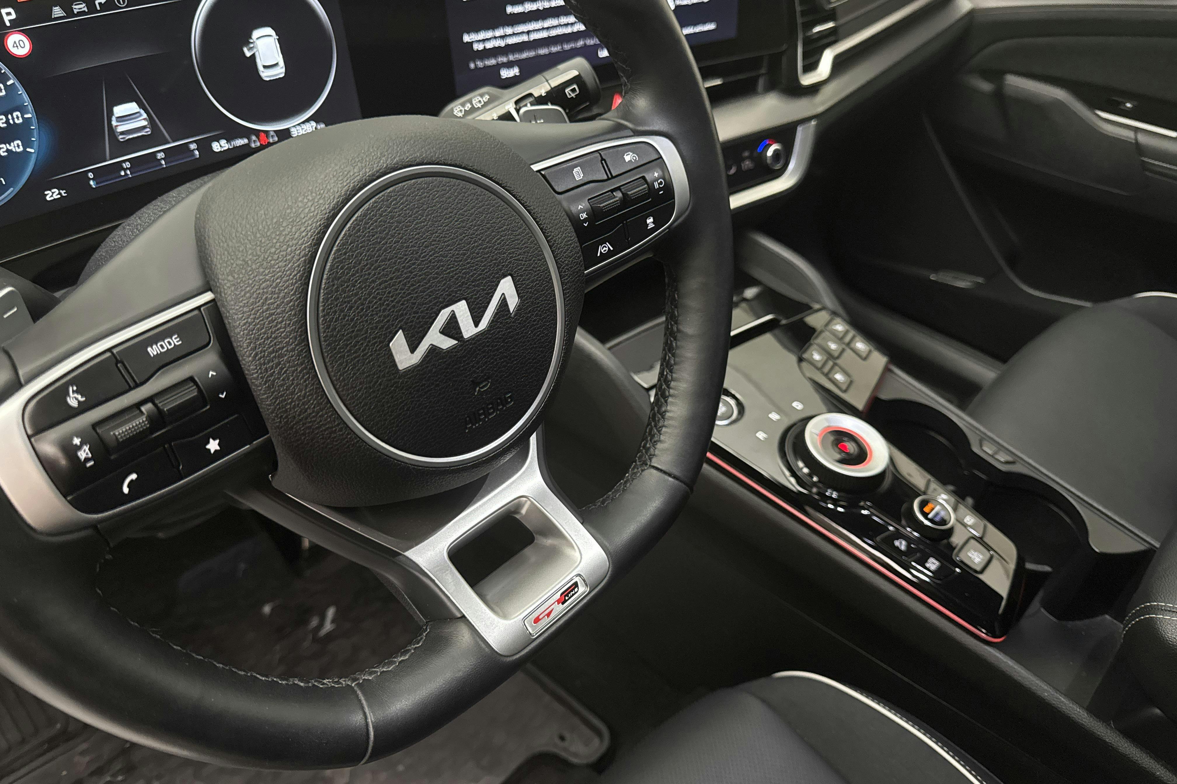 Vehicle Image 16