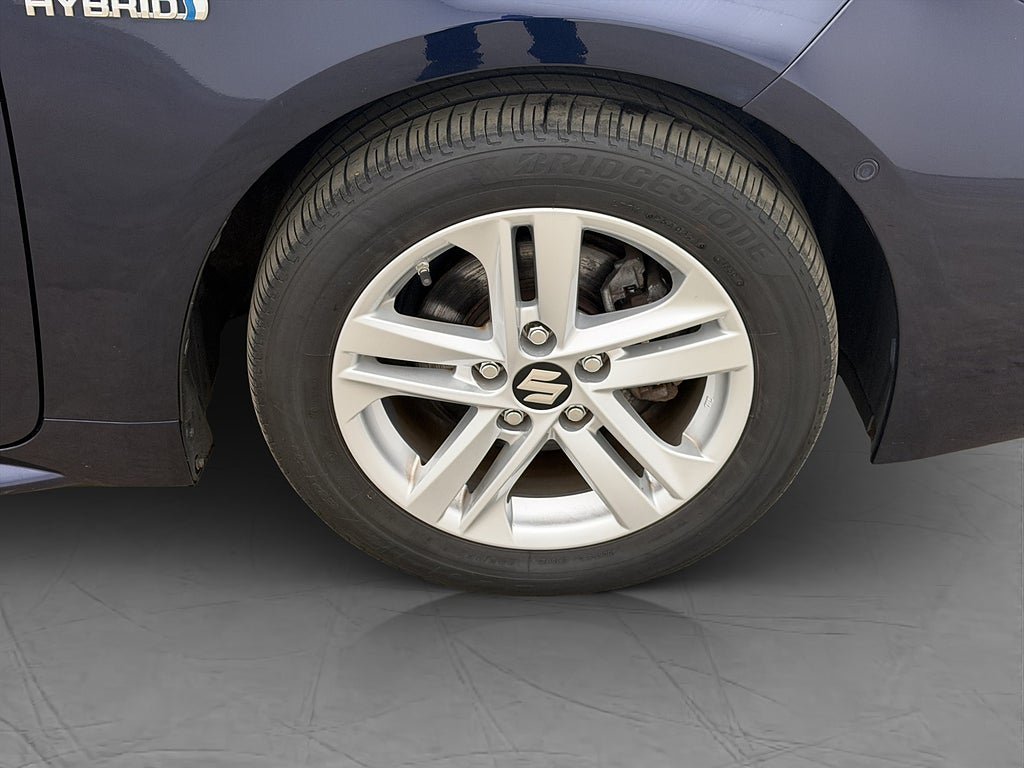 Vehicle Image 25