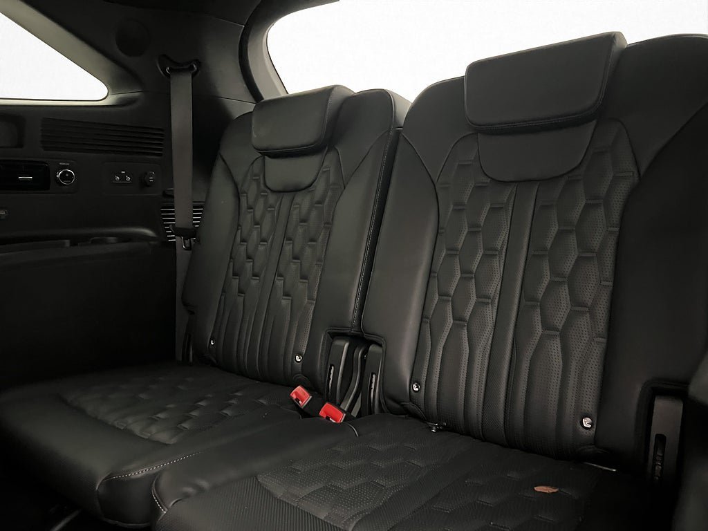 Vehicle Image 32