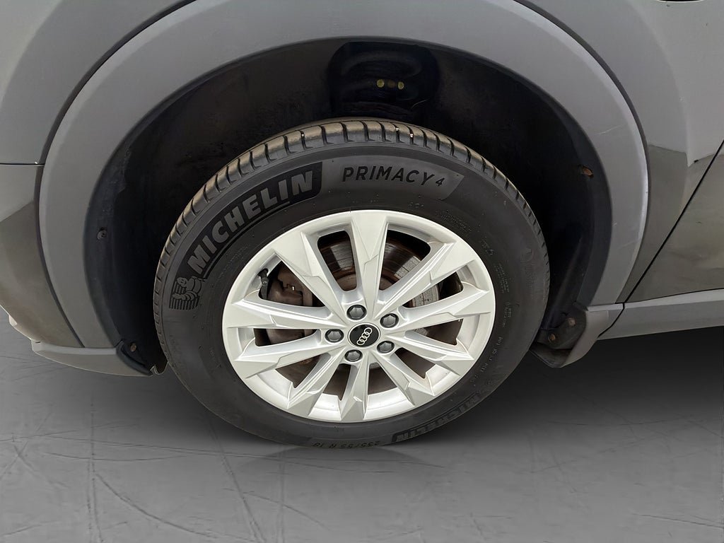 Vehicle Image 30