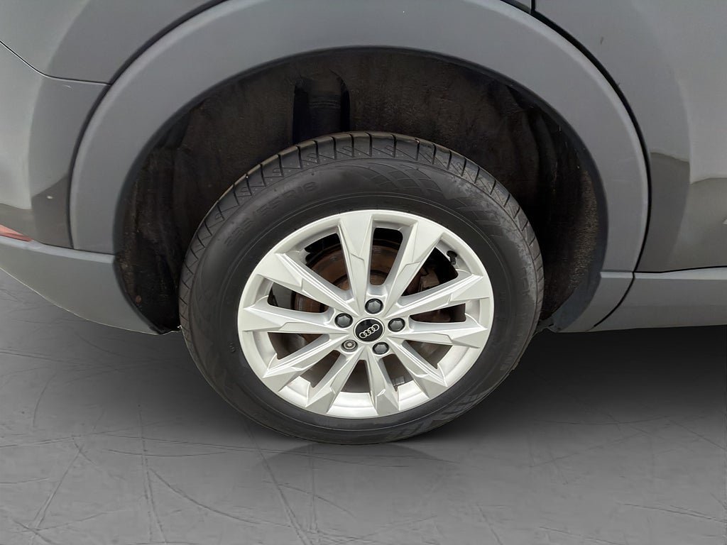Vehicle Image 32