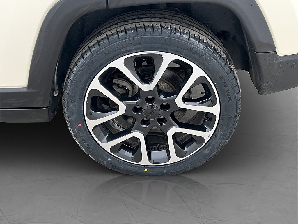 Vehicle Image 30