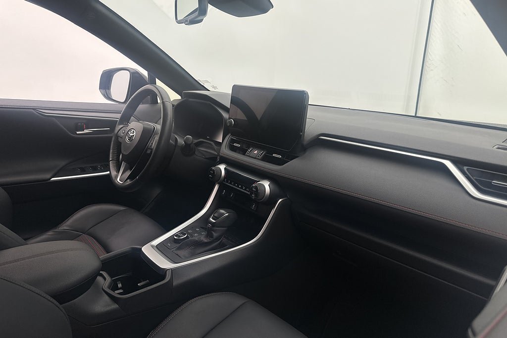 Vehicle Image 25