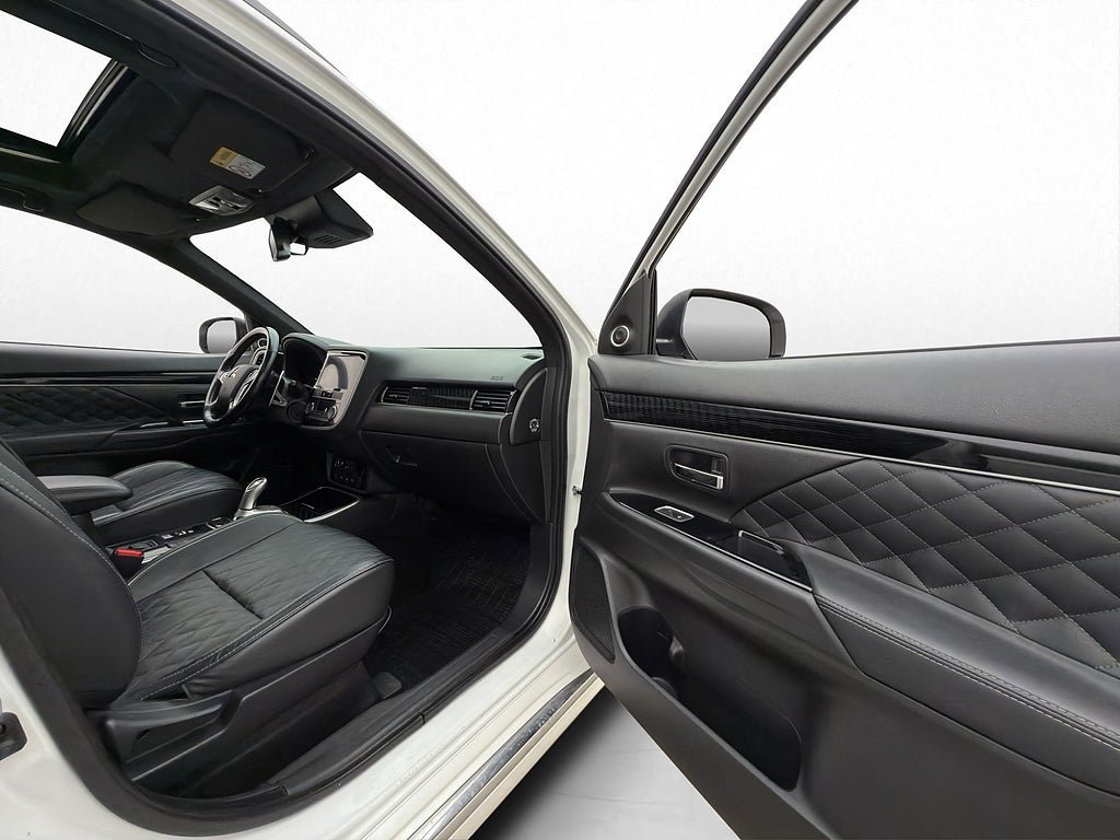 Vehicle Image 23