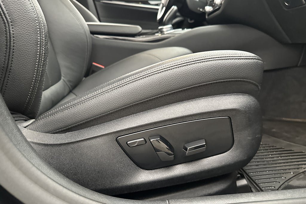 Vehicle Image 27
